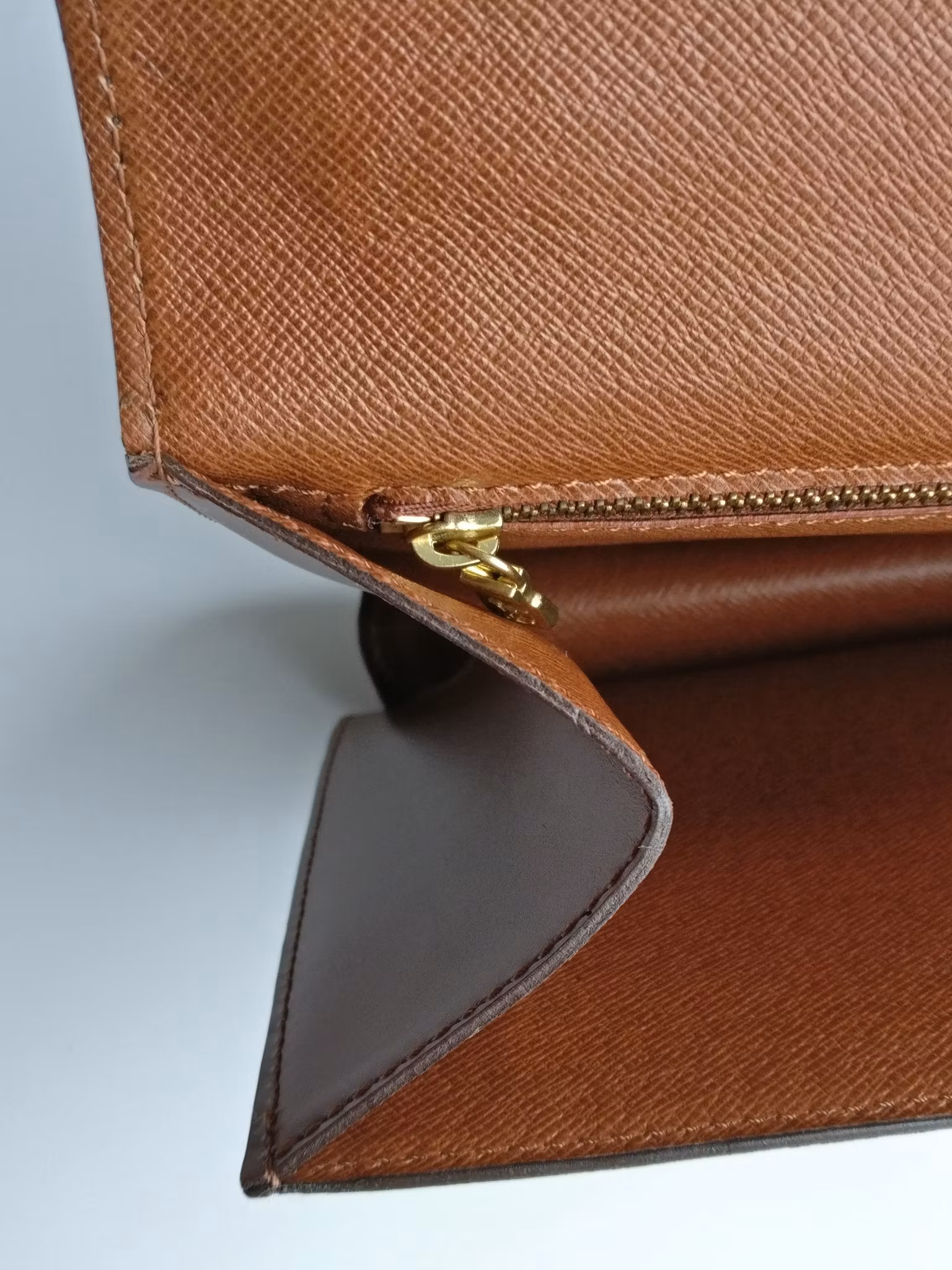 Louis Vuitton Monceau 26