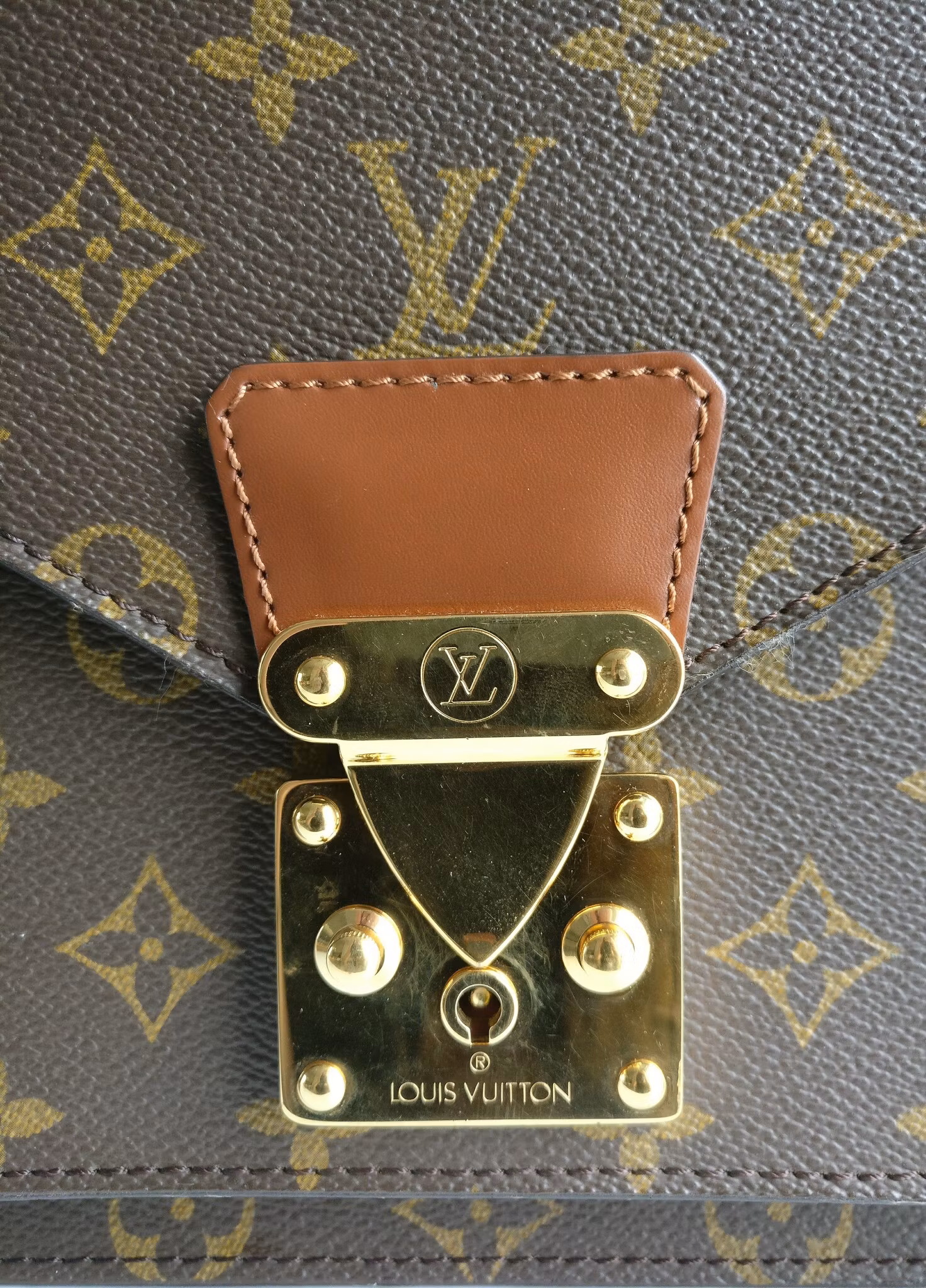 Louis Vuitton Monceau 26