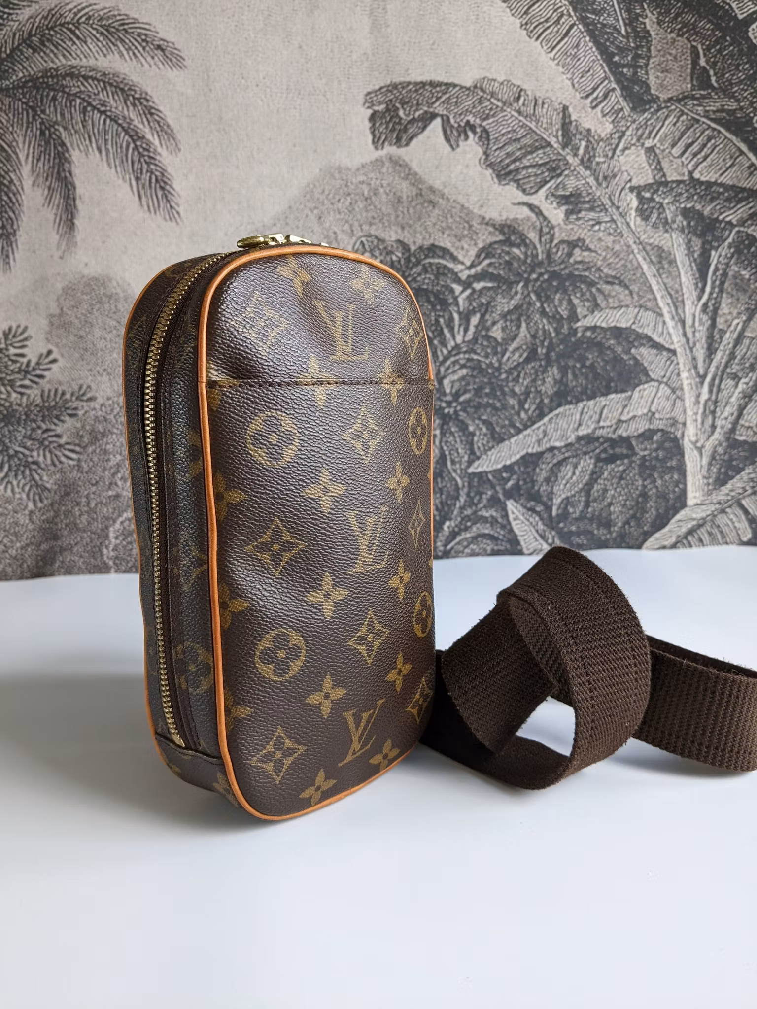 Louis Vuitton Pochette Gange
