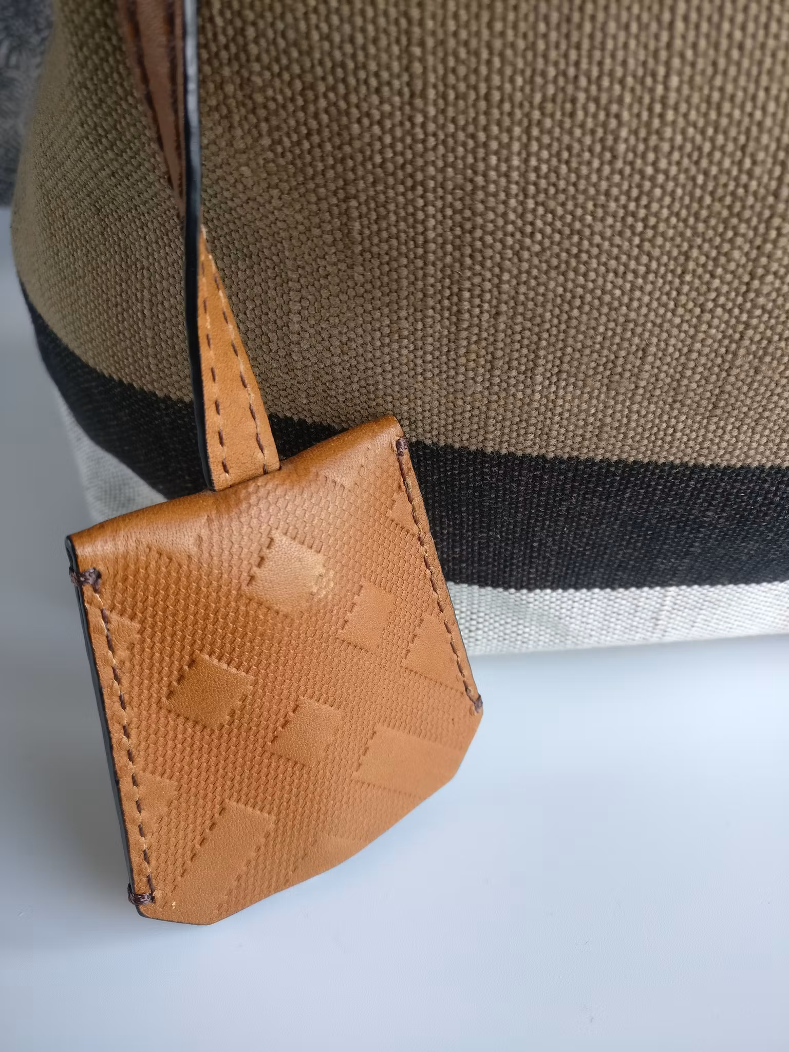 Burberry tote