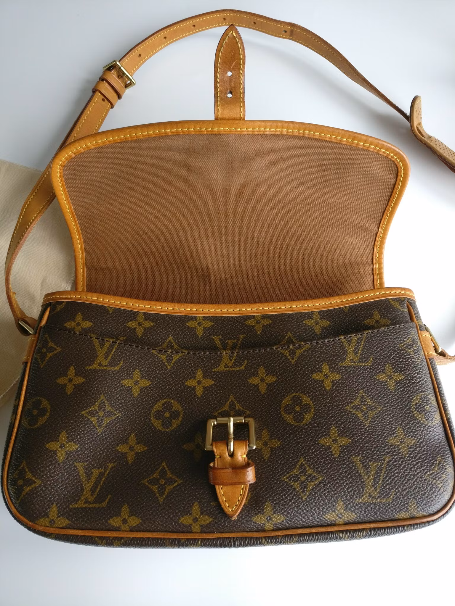 Louis Vuitton Sologne