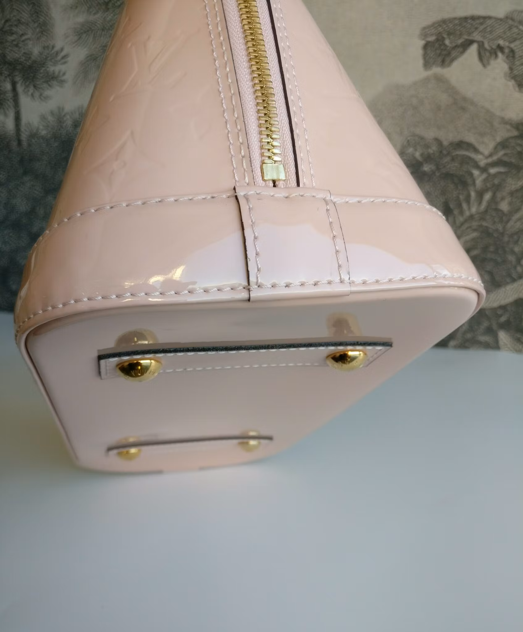 Louis Vuitton Alma PM vernis