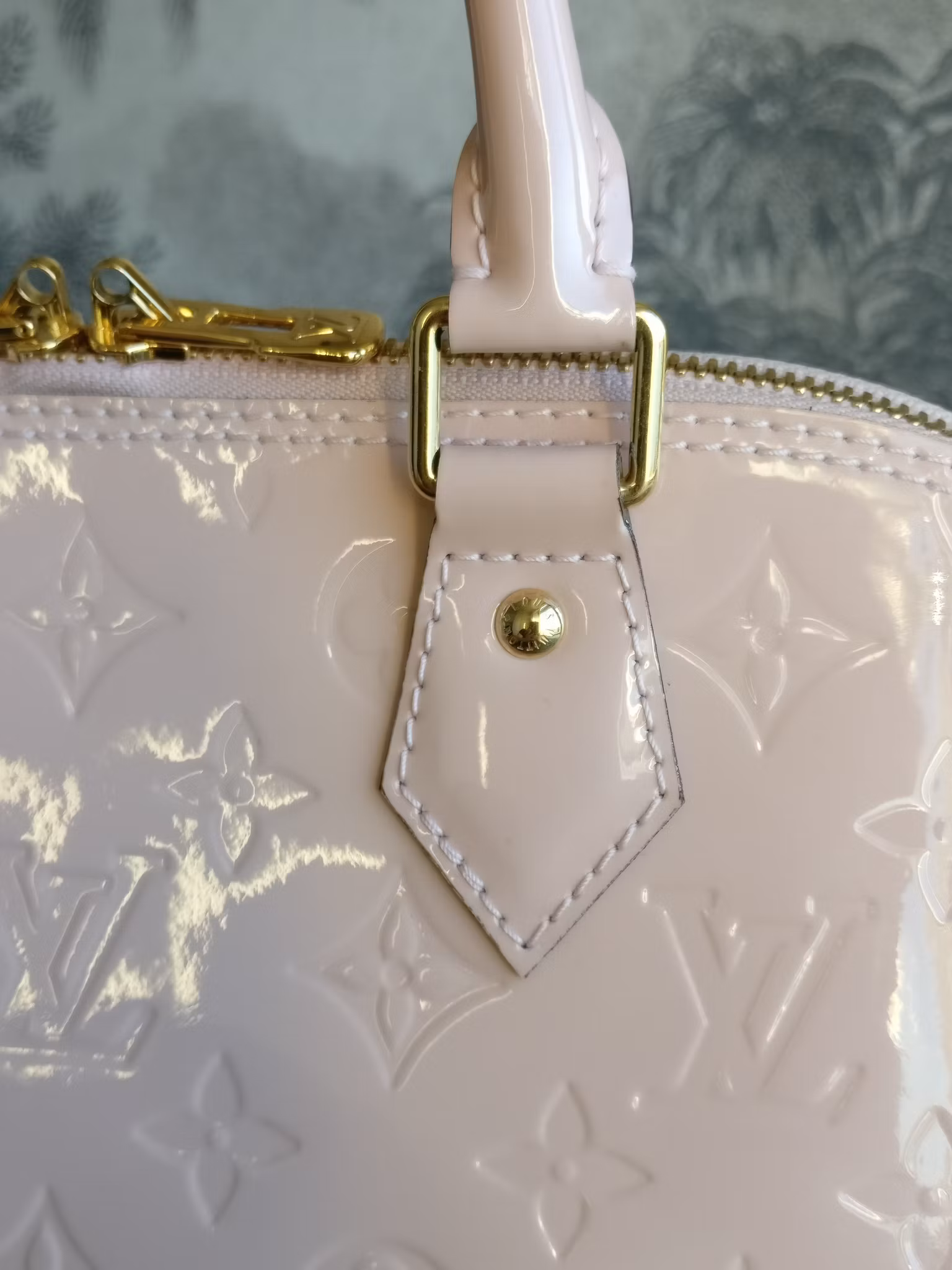 Louis Vuitton Alma PM vernis