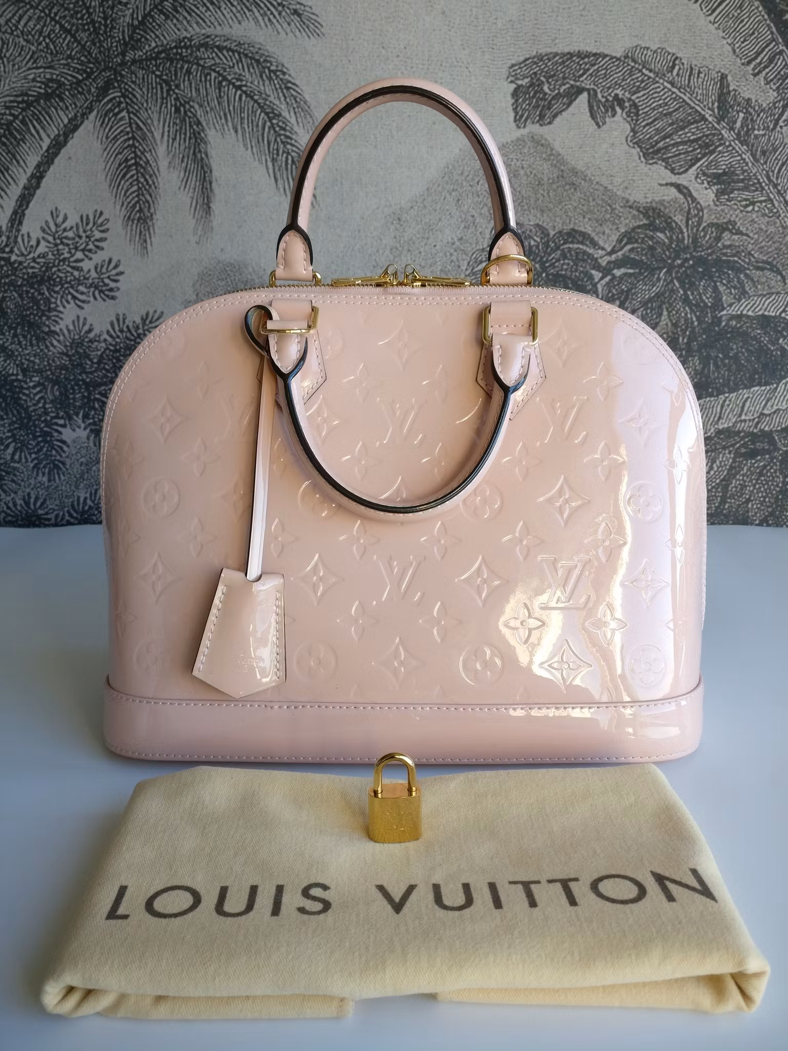 Louis Vuitton Alma PM vernis