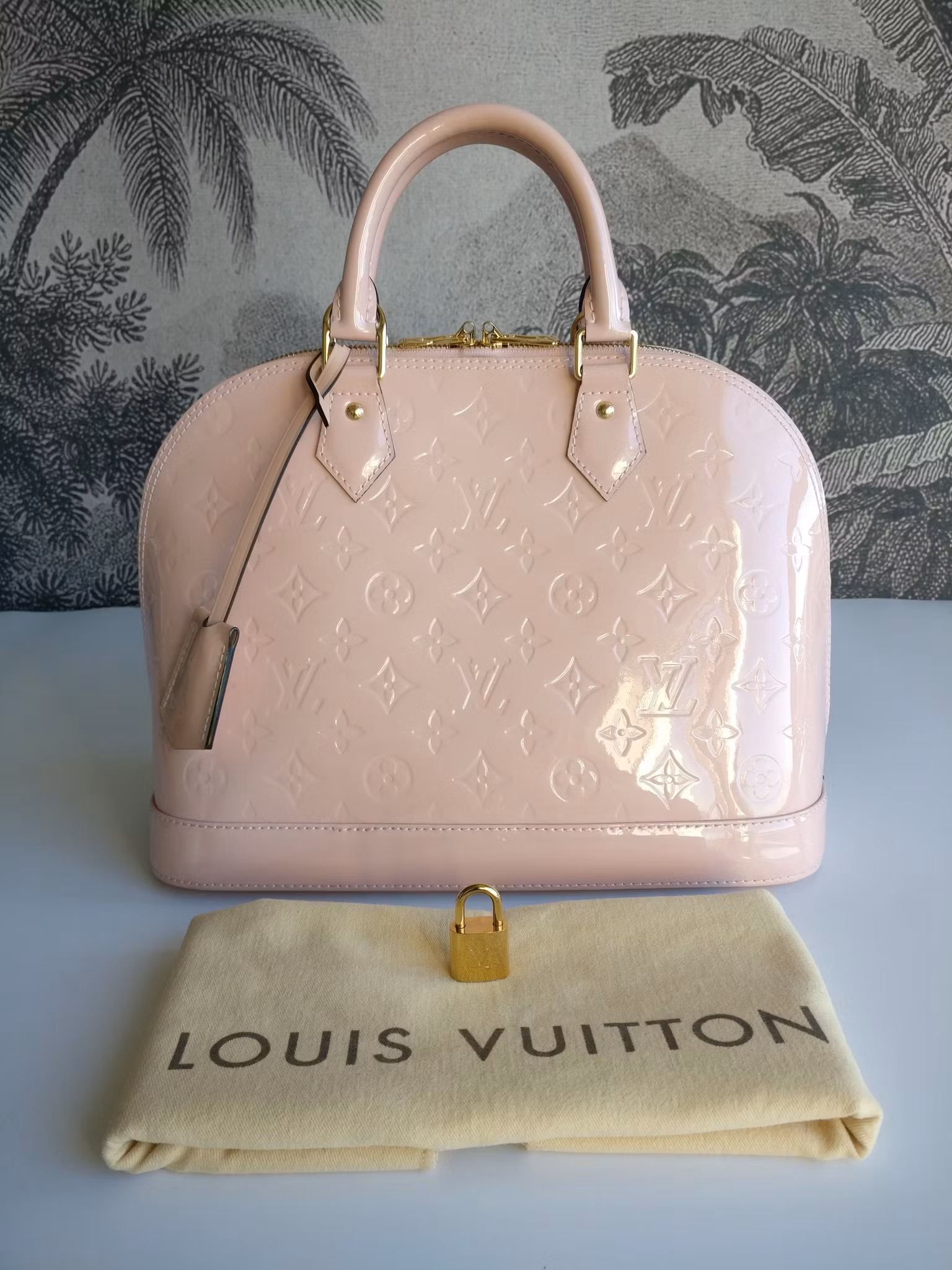 Louis Vuitton Alma PM vernis