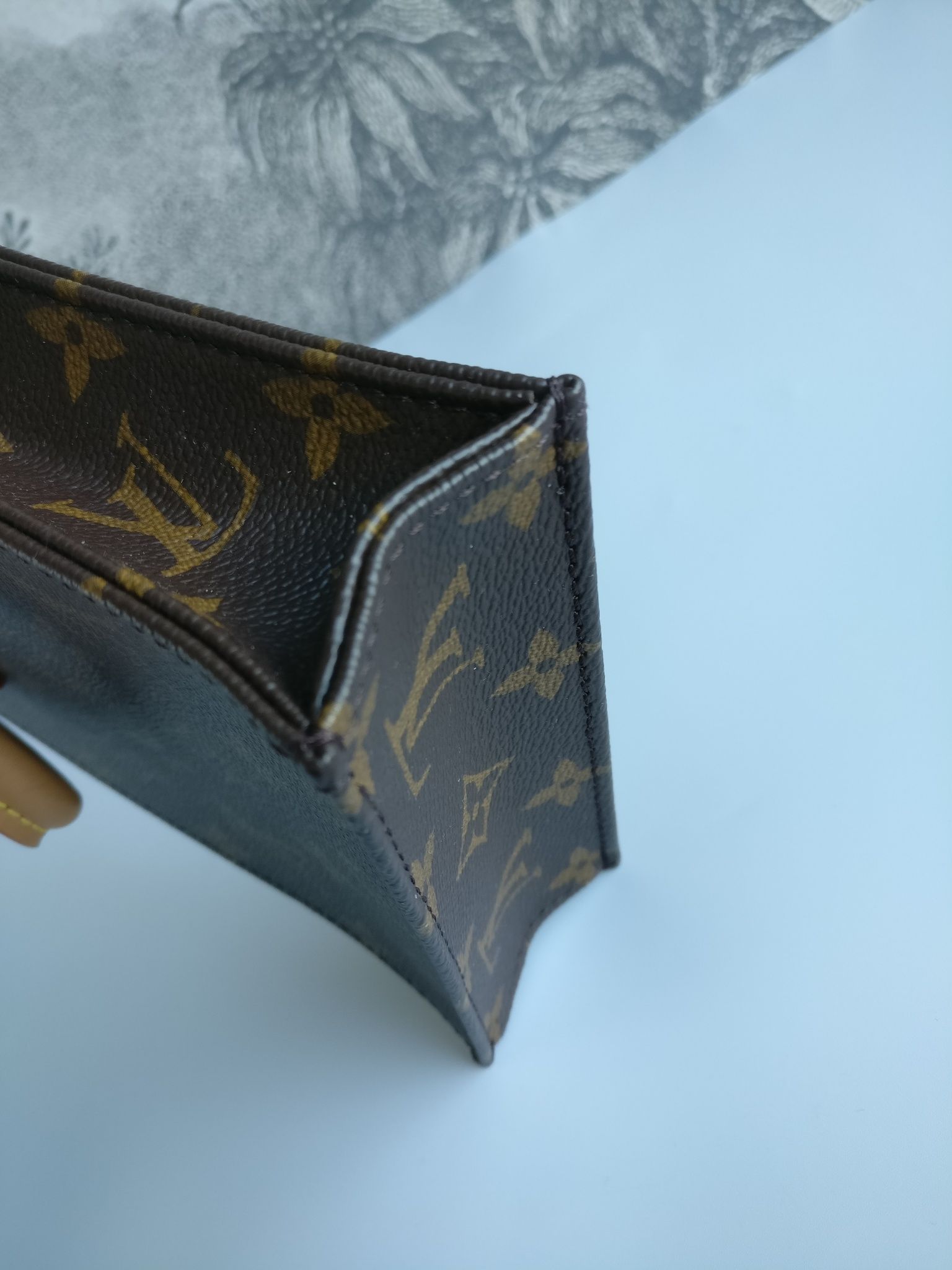 Louis Vuitton Petit Sac Plat
