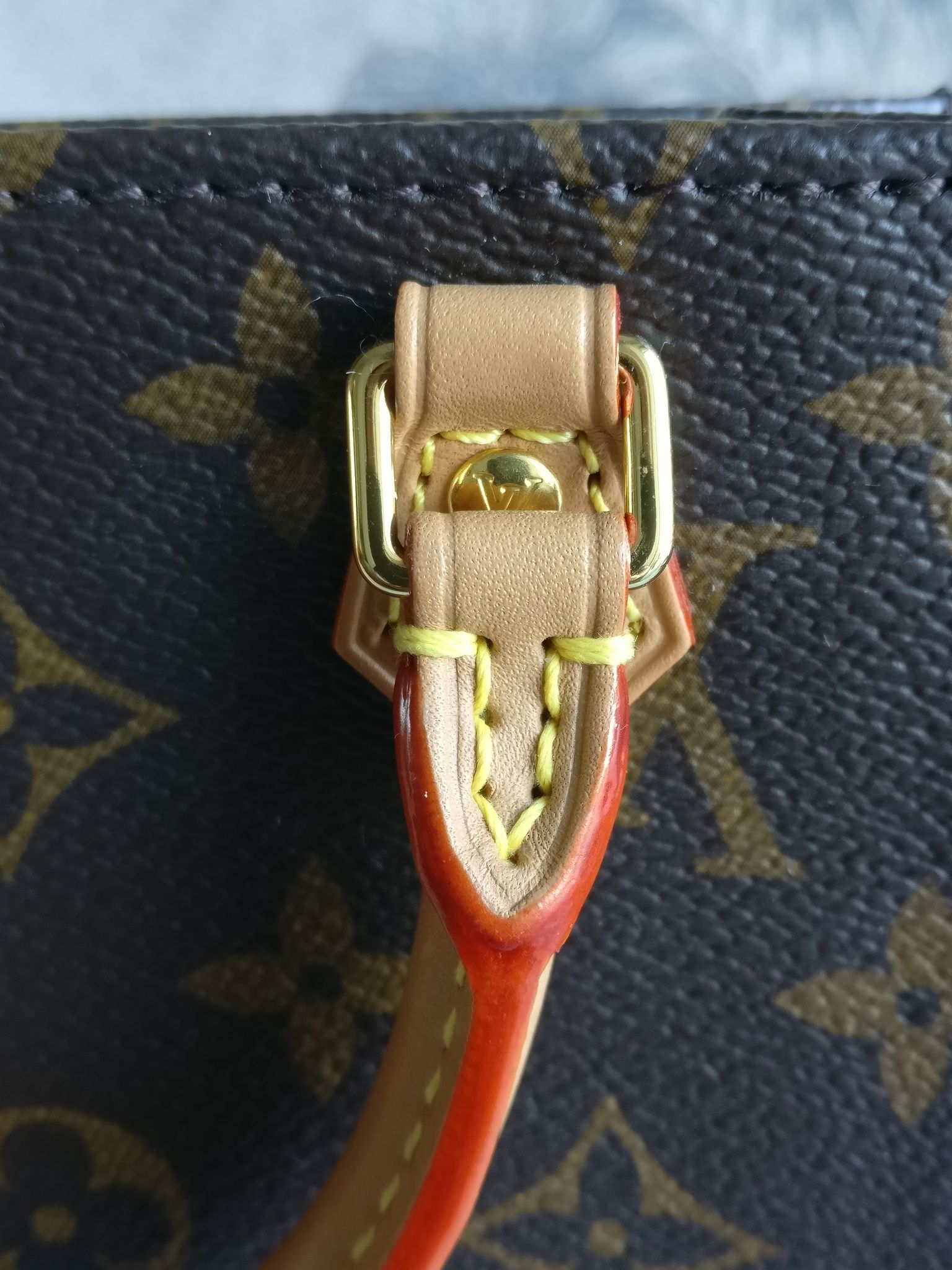 Louis Vuitton Petit Sac Plat