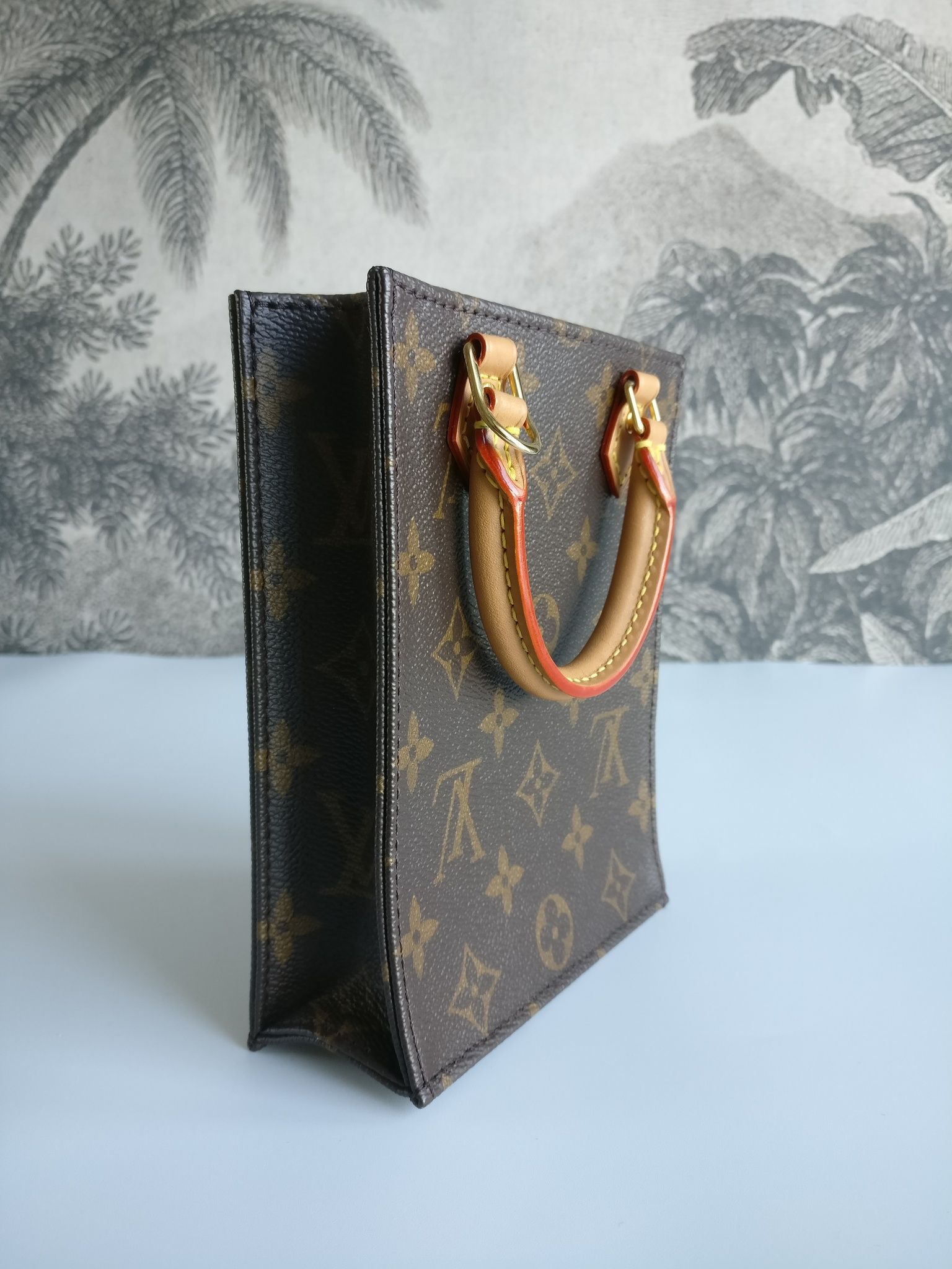 Louis Vuitton Petit Sac Plat