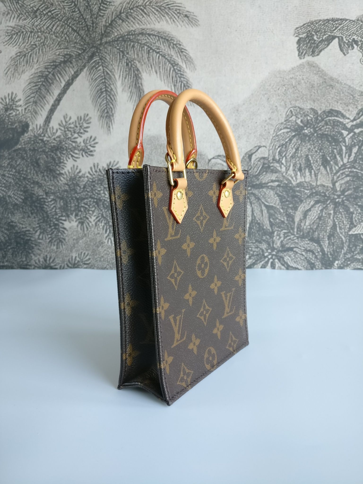 Louis Vuitton Petit Sac Plat