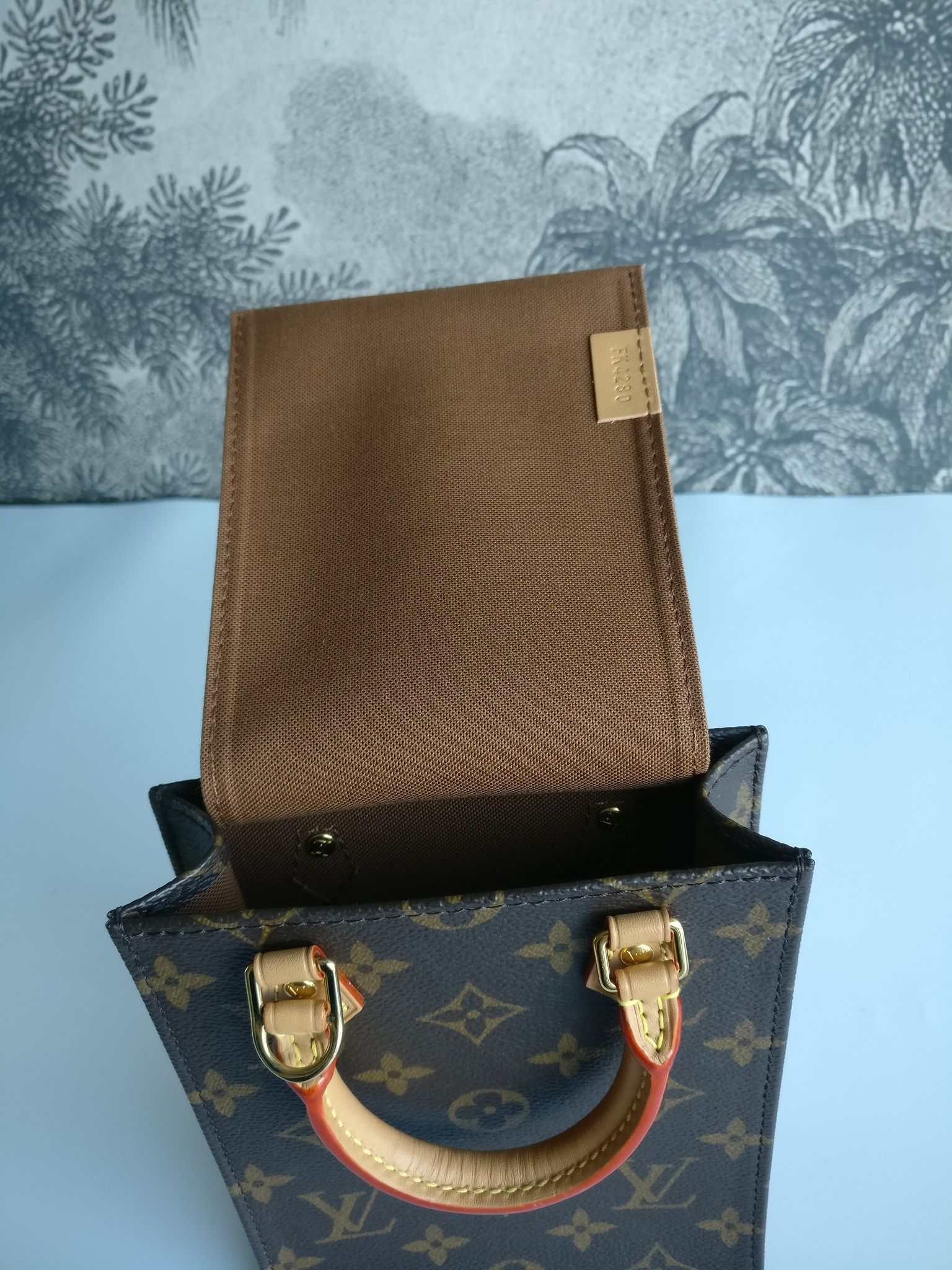 Louis Vuitton Petit Sac Plat