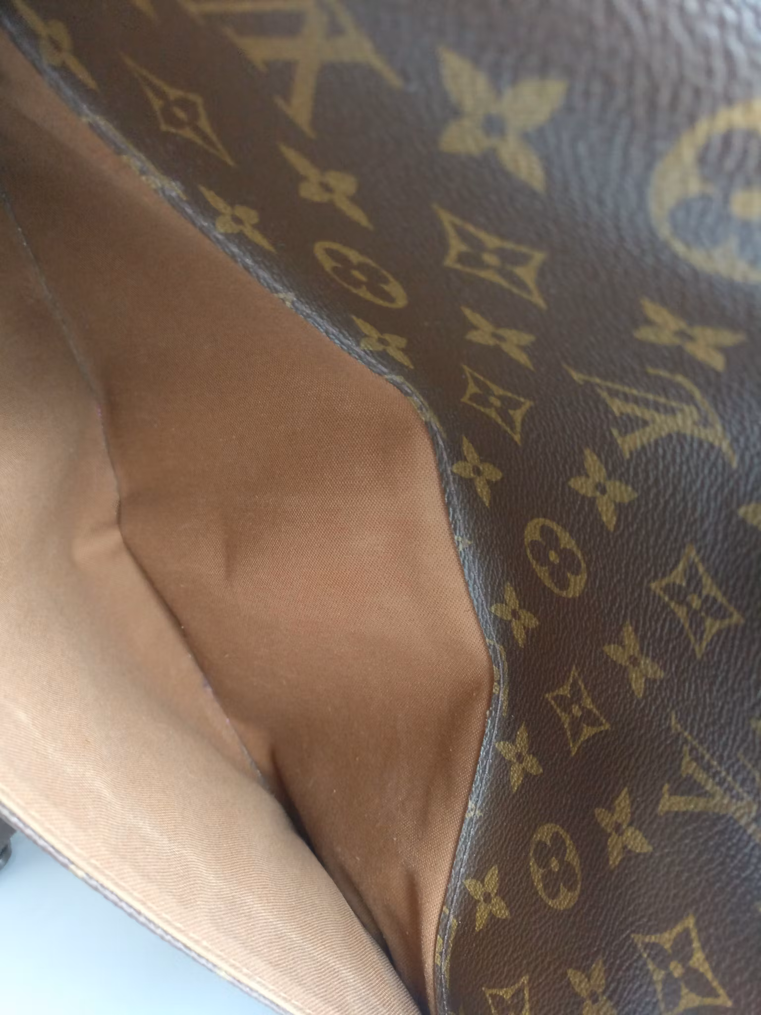 Louis Vuitton Valmy MM