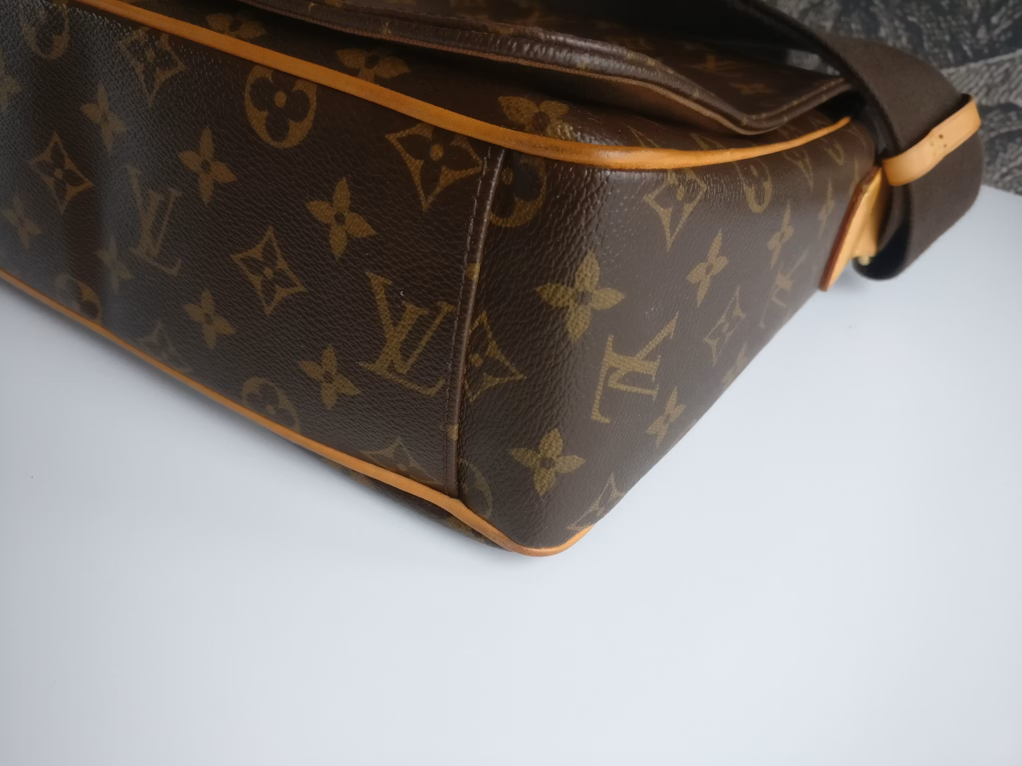 Louis Vuitton Valmy MM