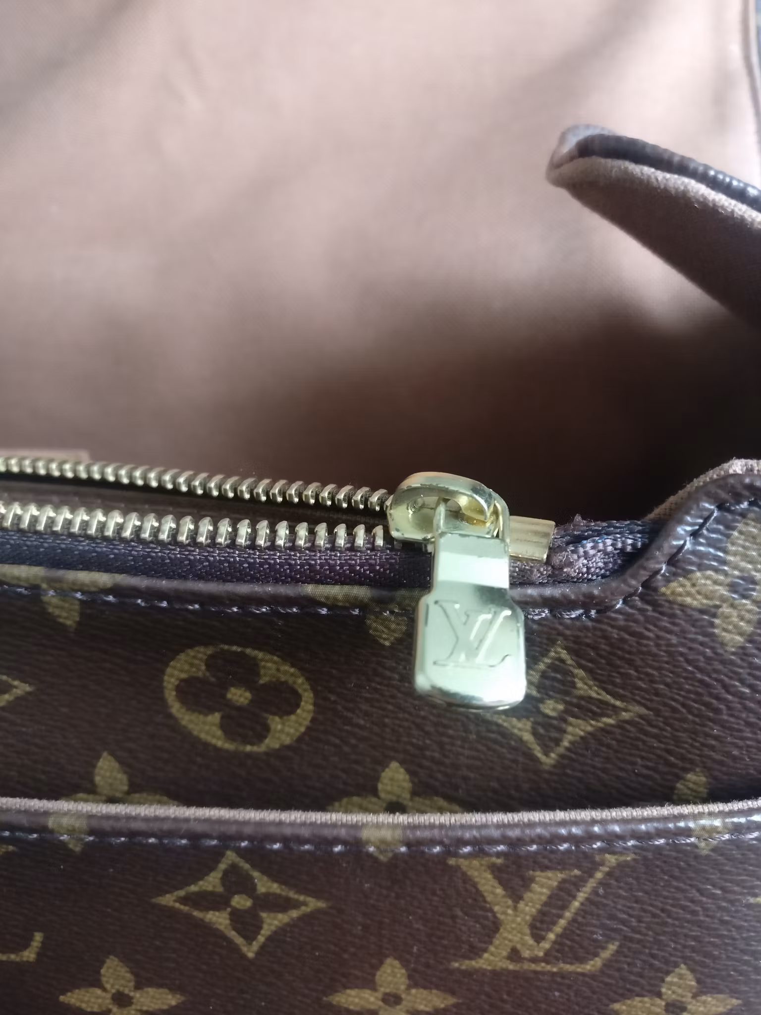 Louis Vuitton Valmy MM