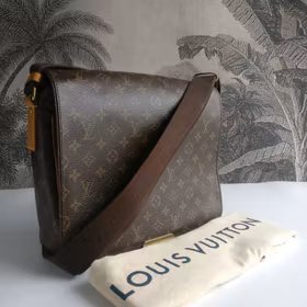 Louis Vuitton Valmy MM