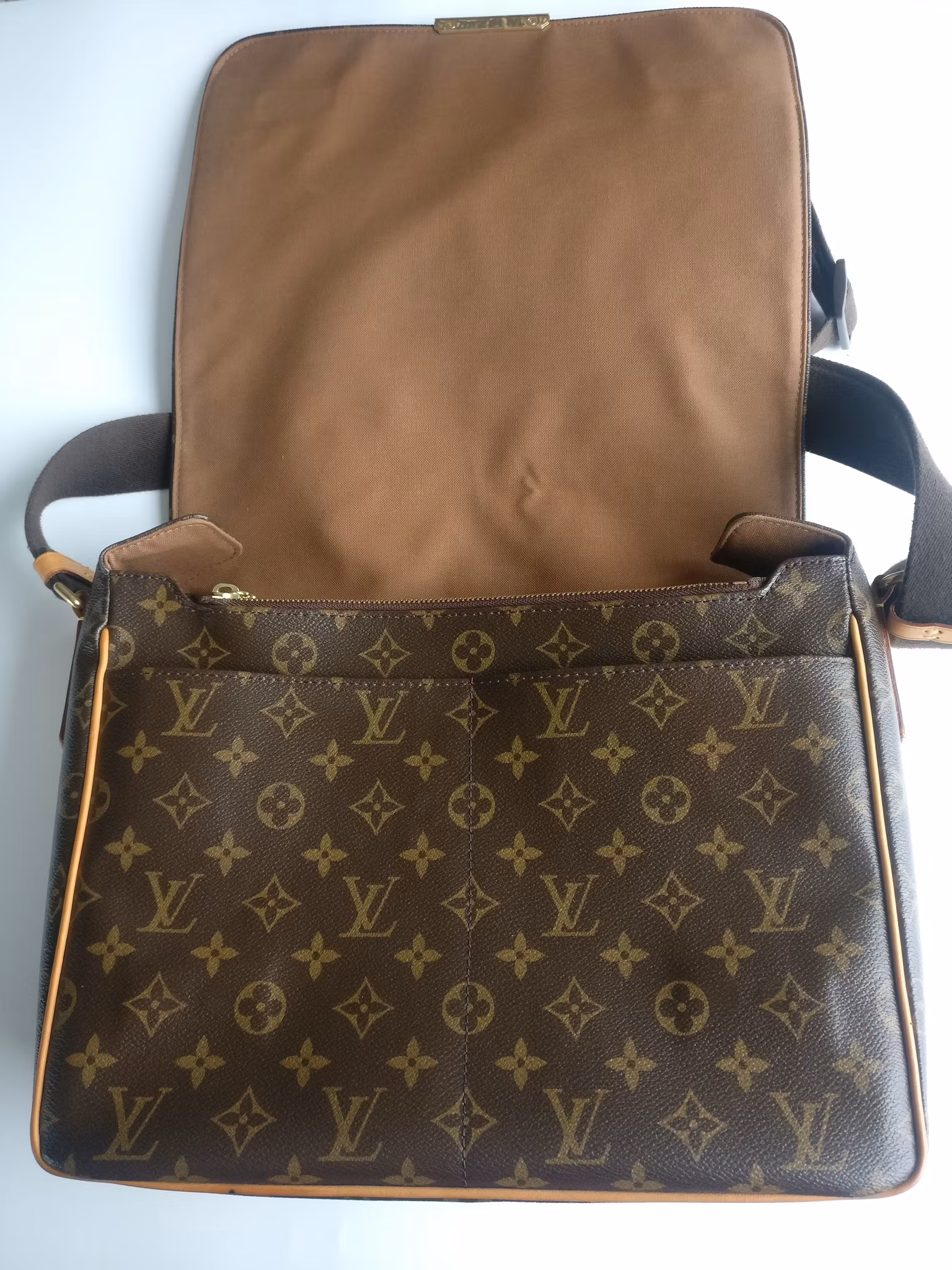 Louis Vuitton Valmy MM