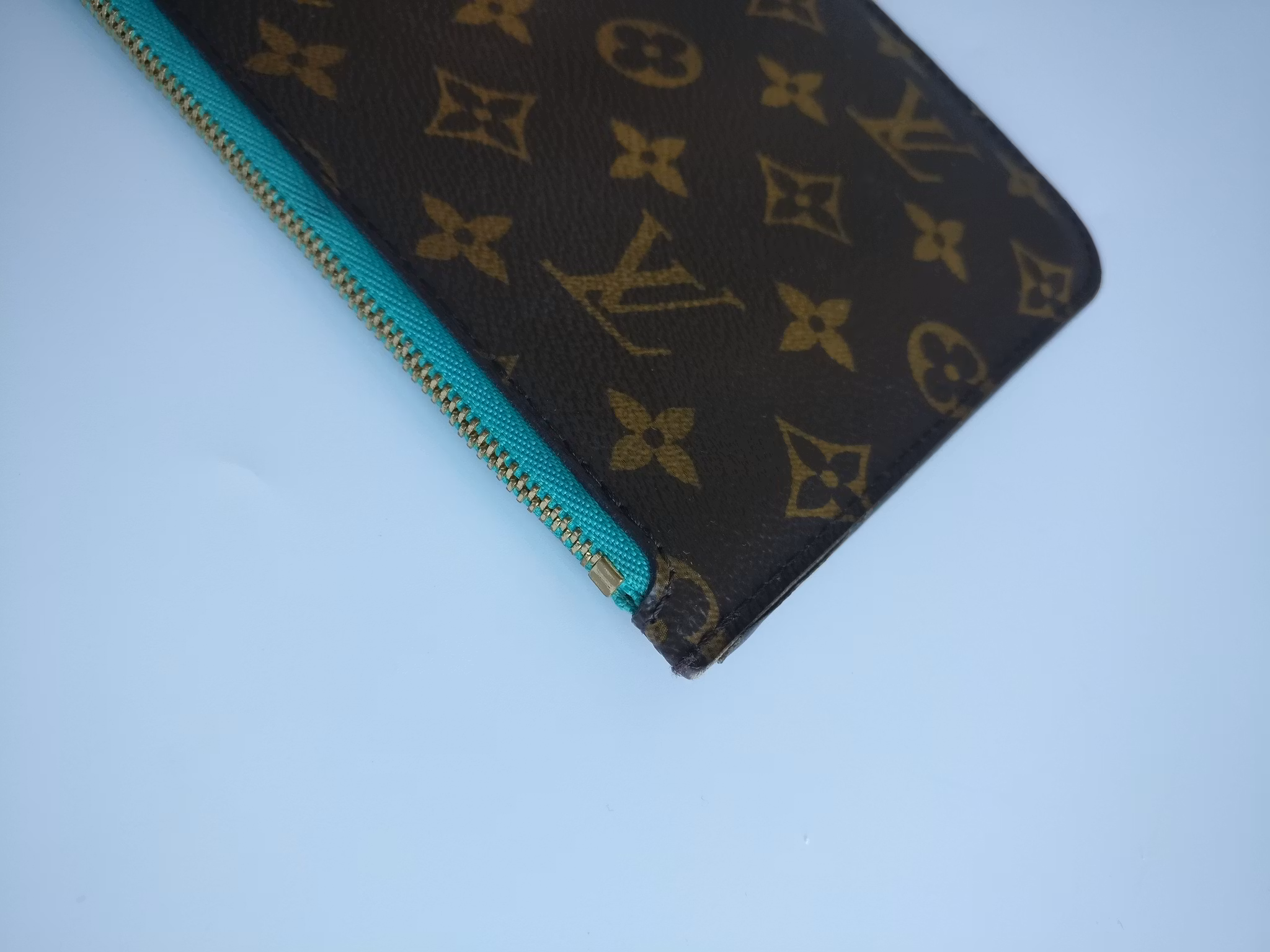 Neverfull pouch limited edition V summer collection