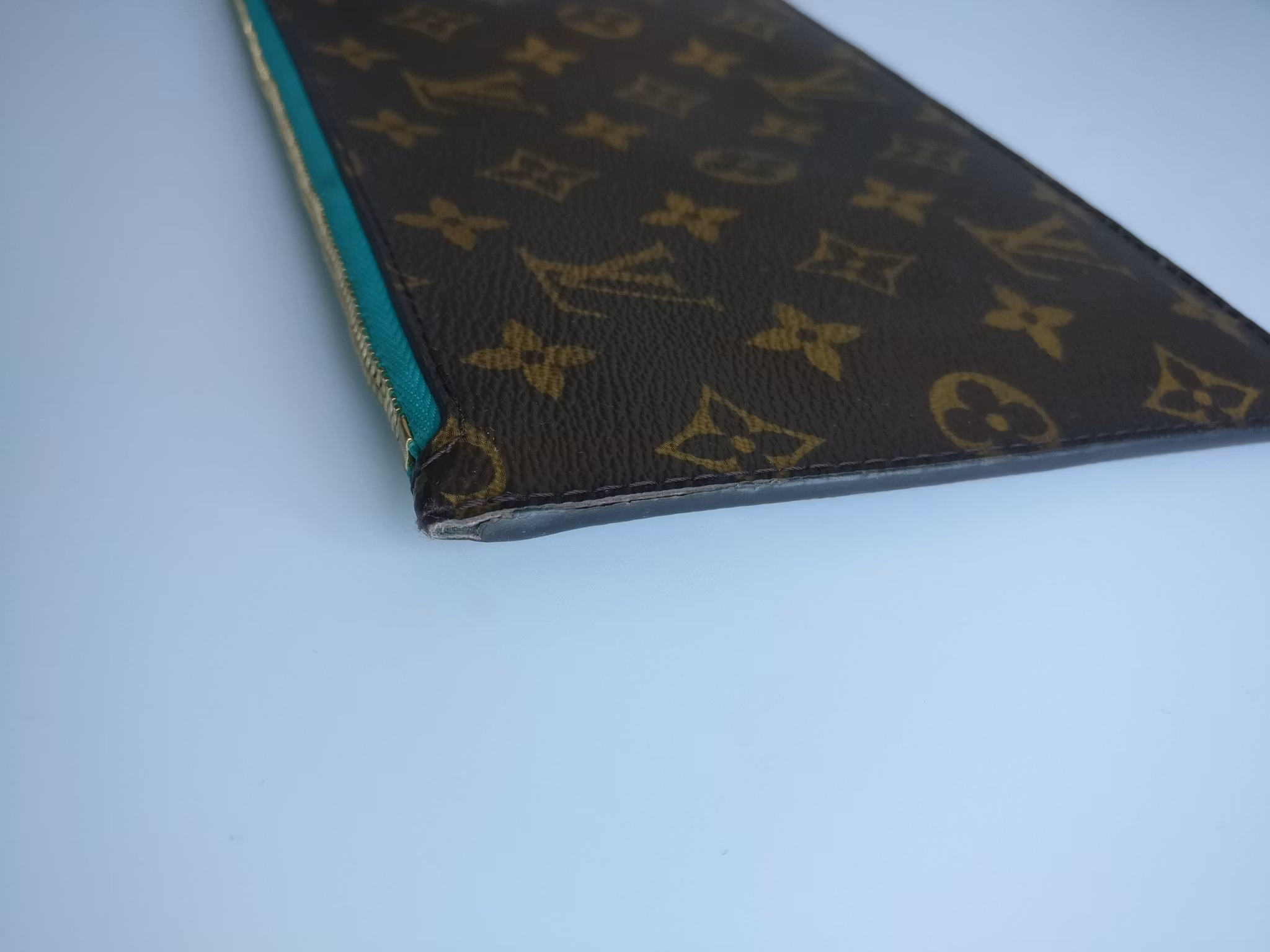 Neverfull pouch limited edition V summer collection