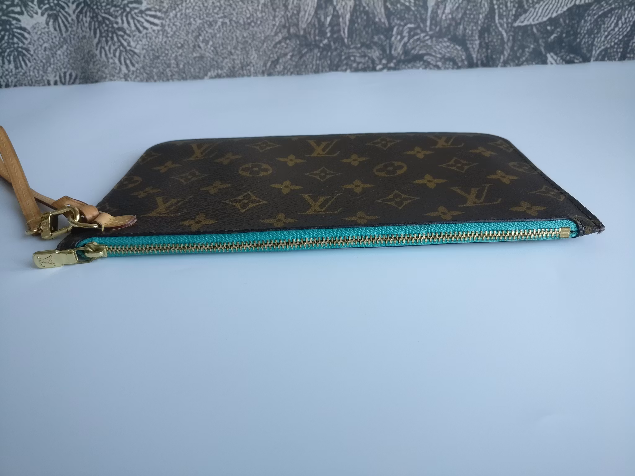 Neverfull pouch limited edition V summer collection