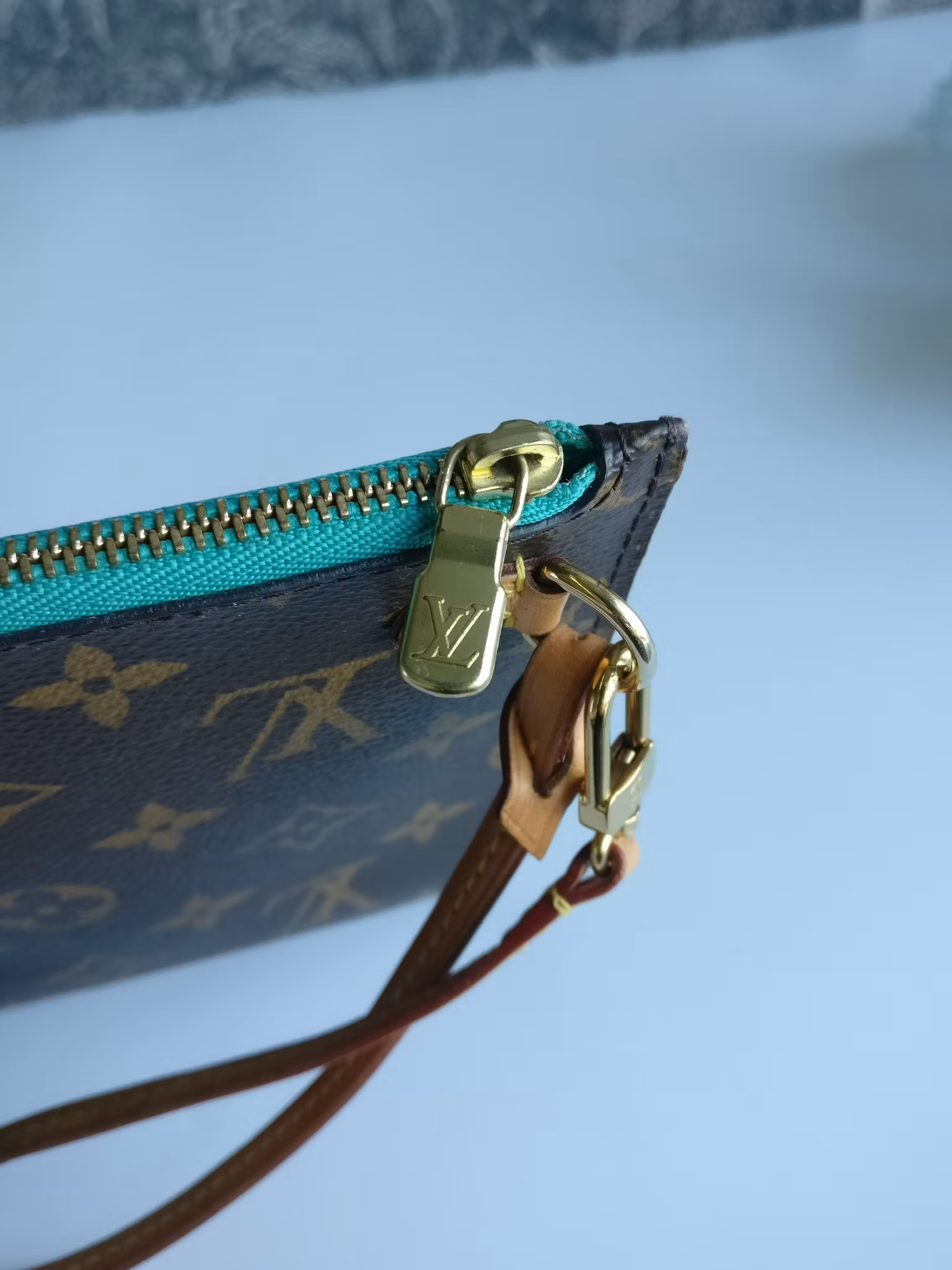 Neverfull pouch limited edition V summer collection