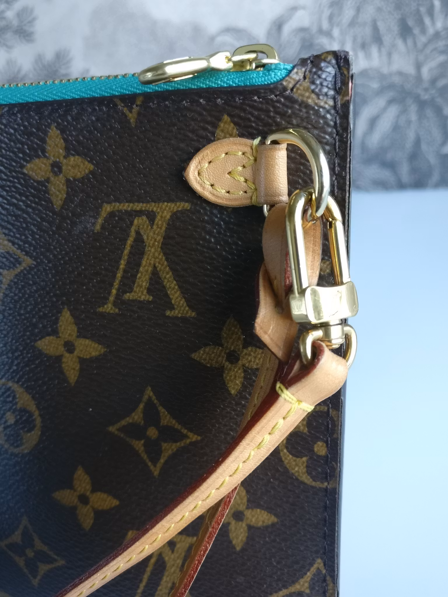 Neverfull pouch limited edition V summer collection