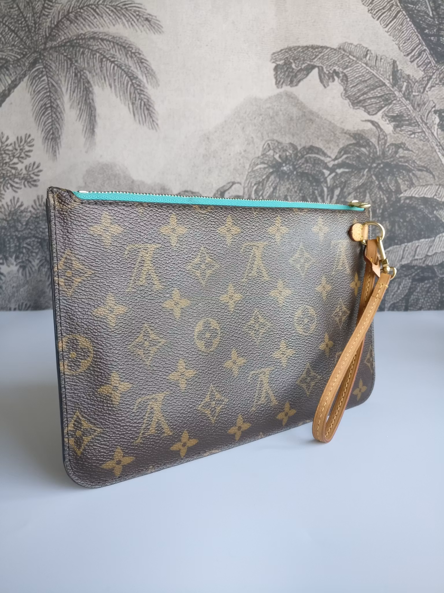 Neverfull pouch limited edition V summer collection