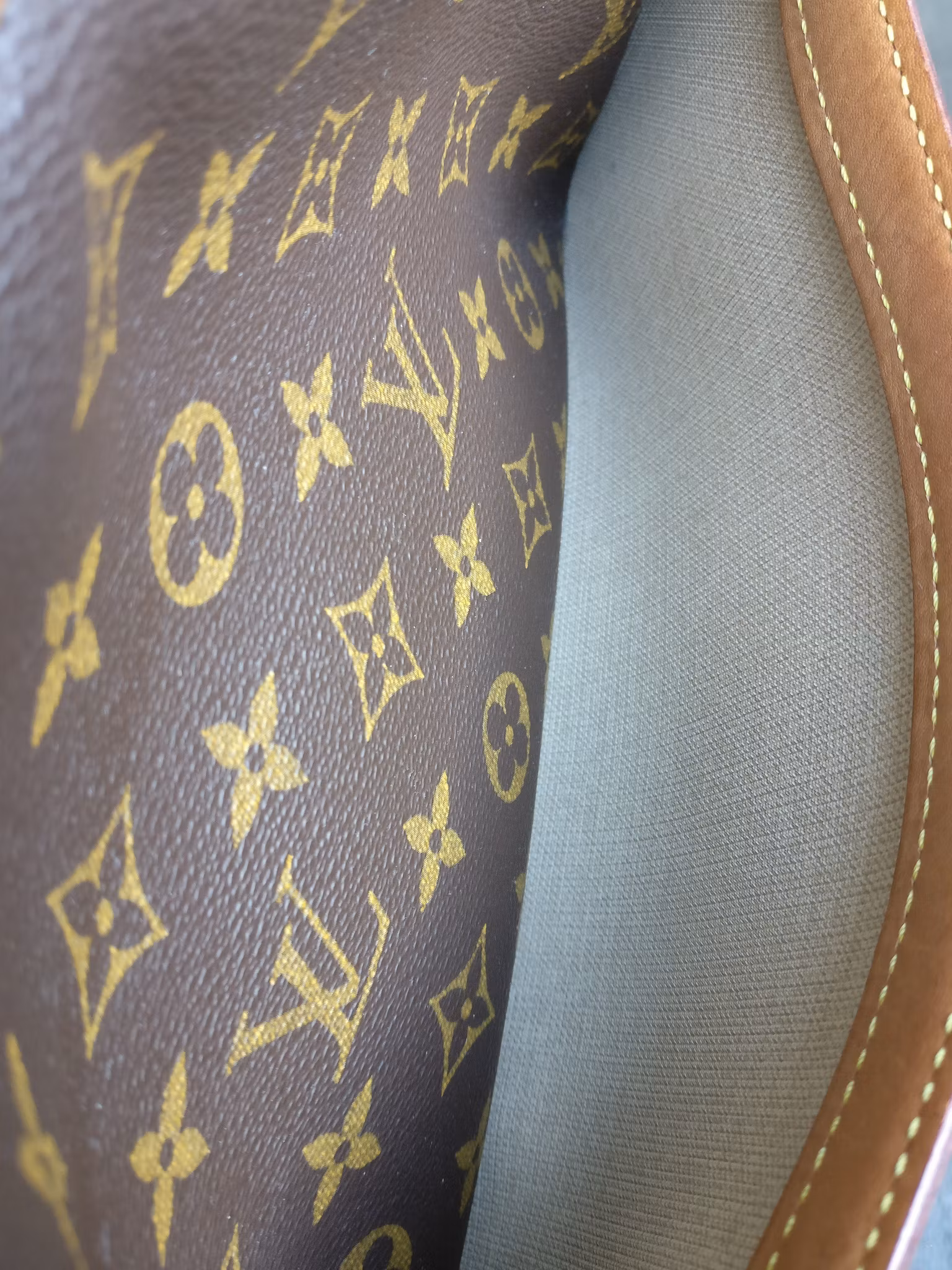 Louis Vuitton Reporter PM