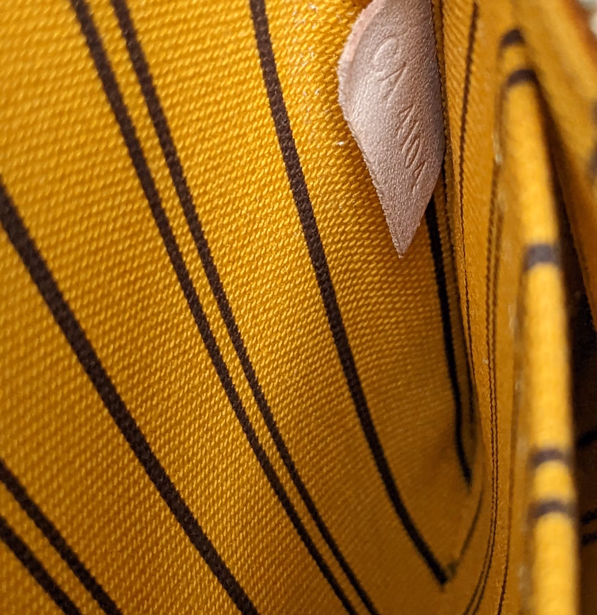 Neverfull MM pochette mimosa limited edition