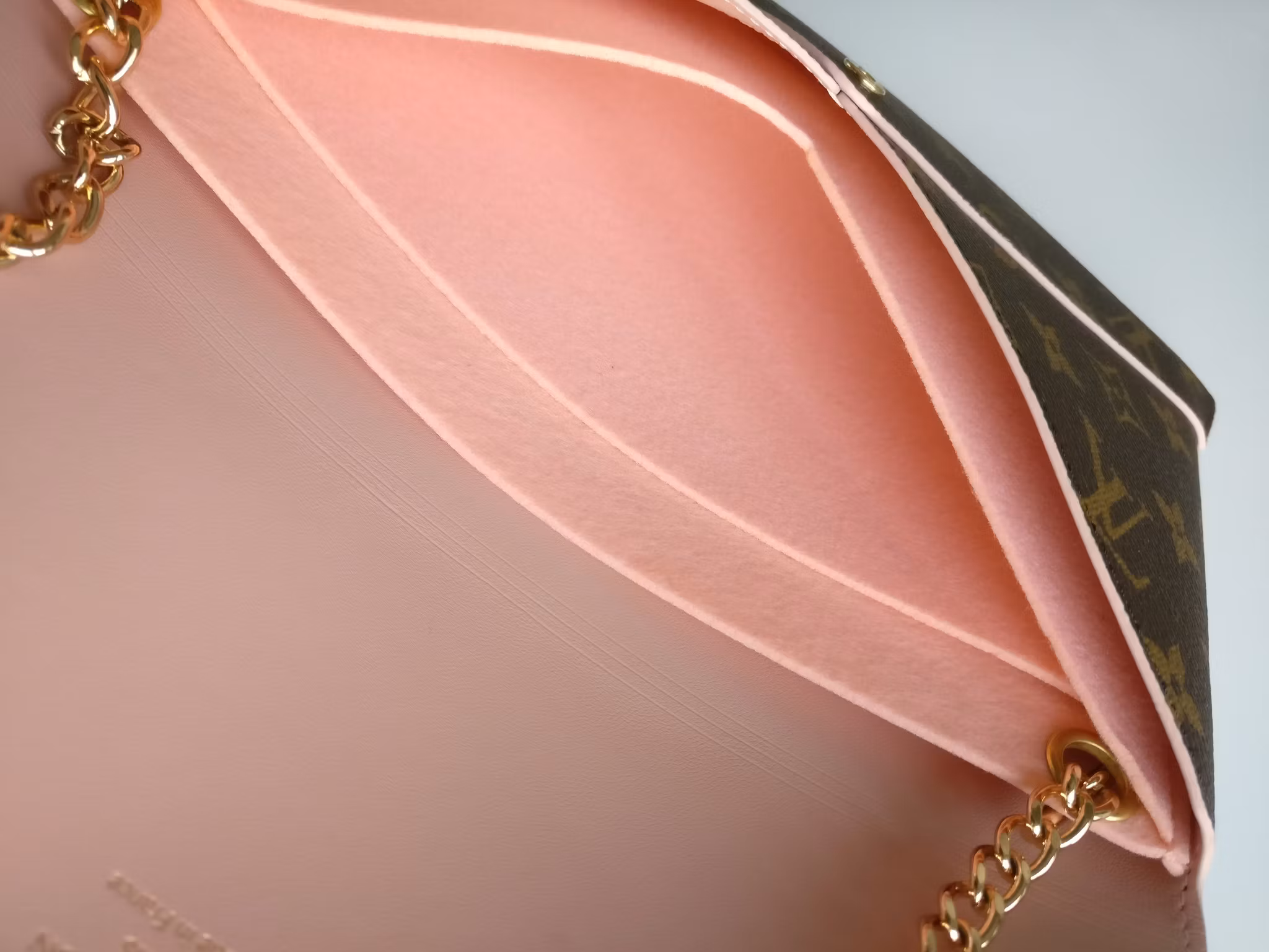 Louis Vuitton Kirigami L with insert and chain