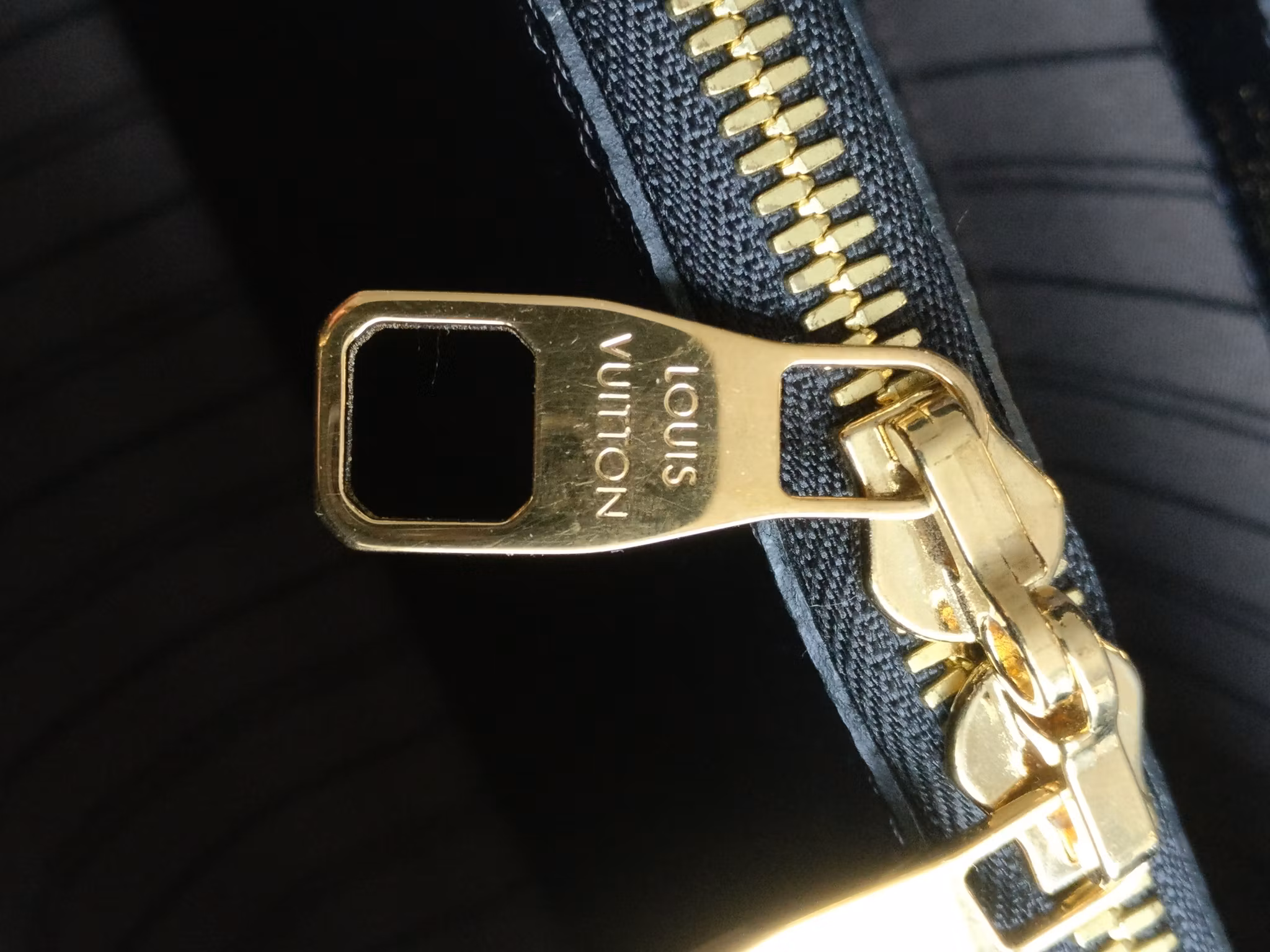 Louis Vuitton Montaigne MM
