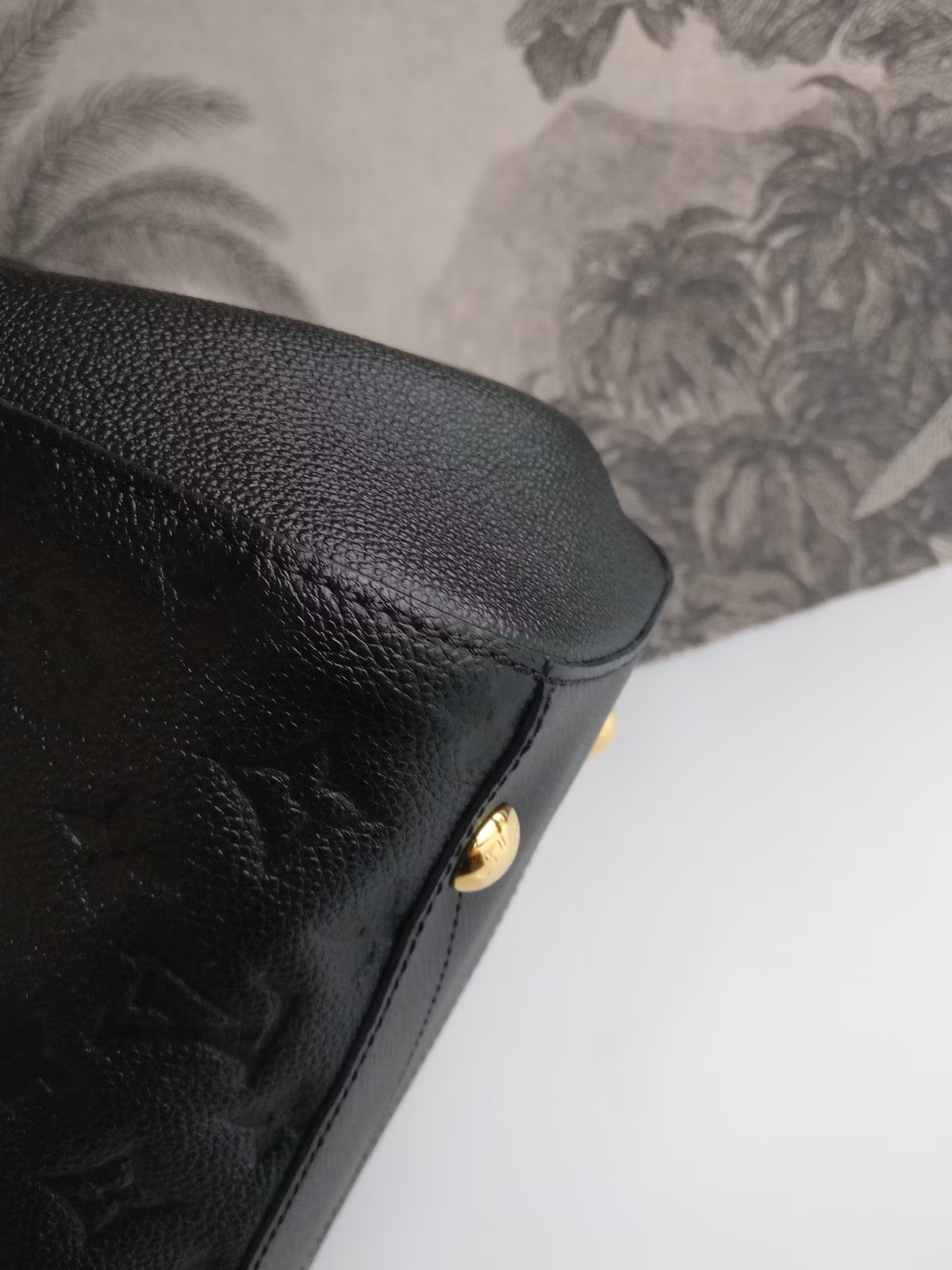 Louis Vuitton Montaigne MM