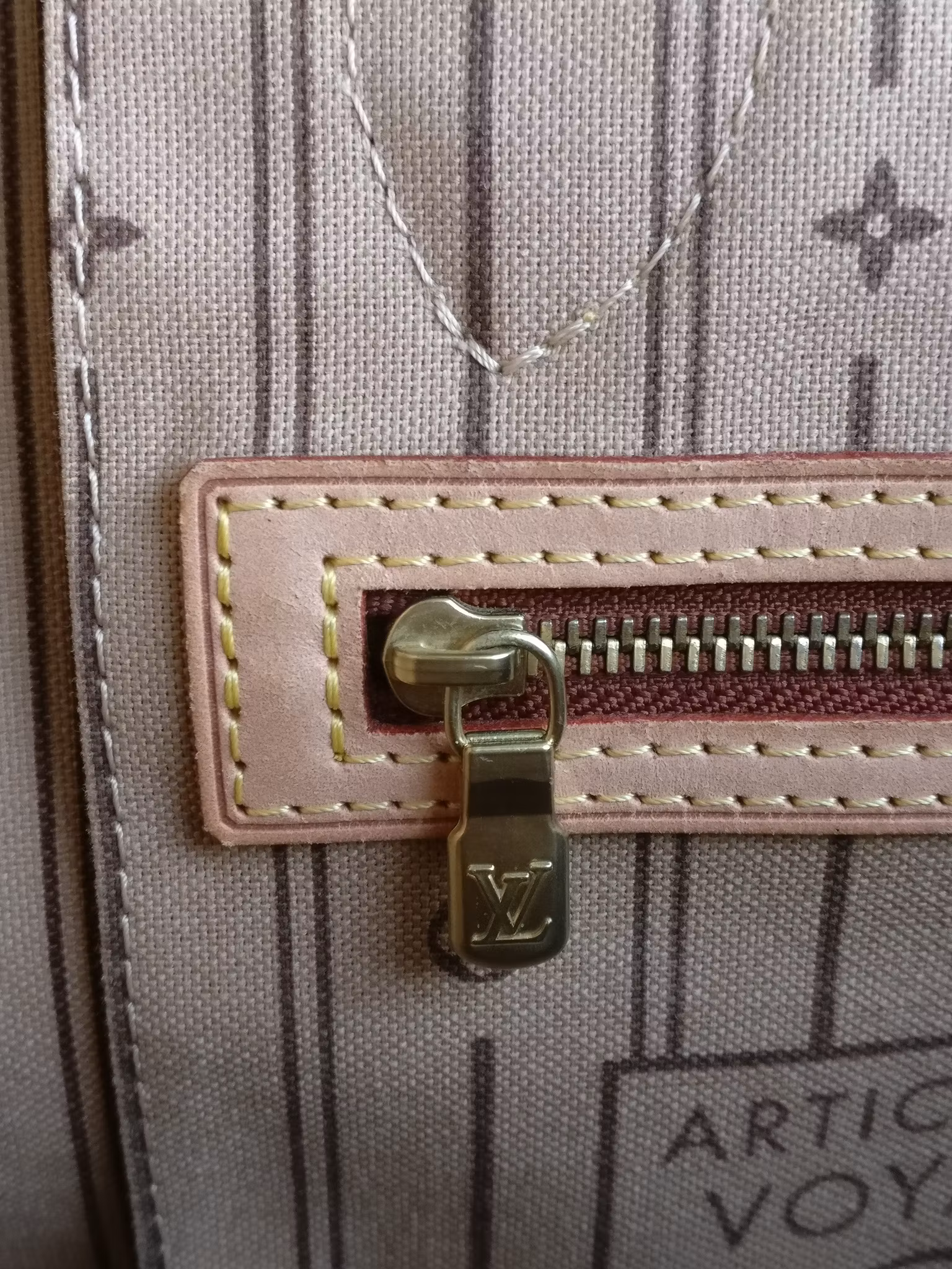 Louis Vuitton Neverfull PM