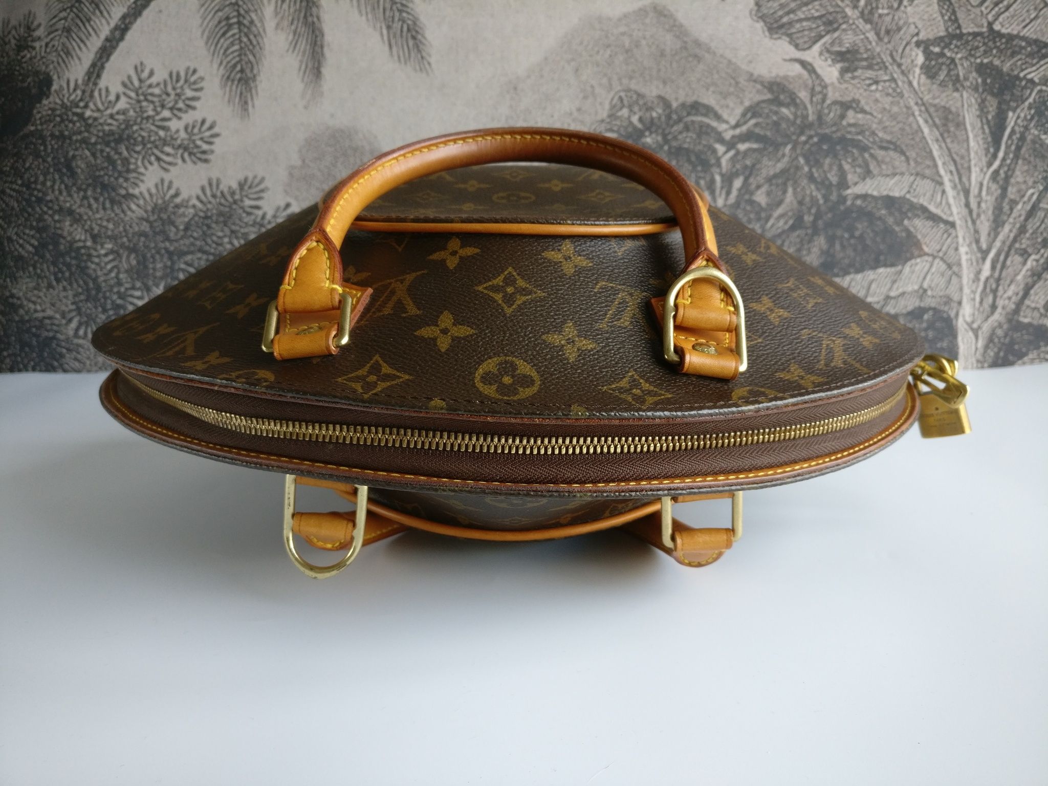 Louis Vuitton Ellipse MM