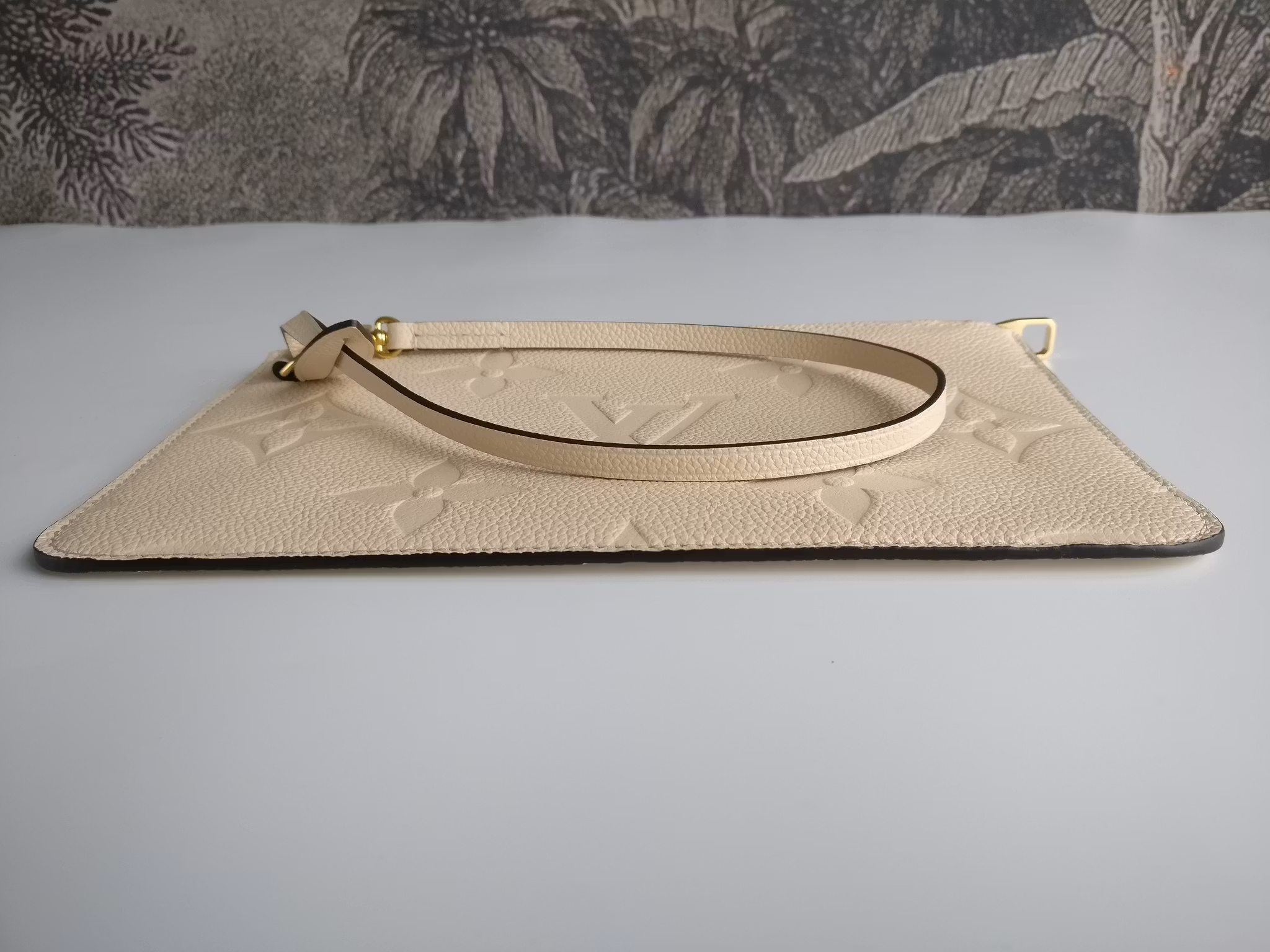 Louis Vuitton Neverfull empreinte clutch