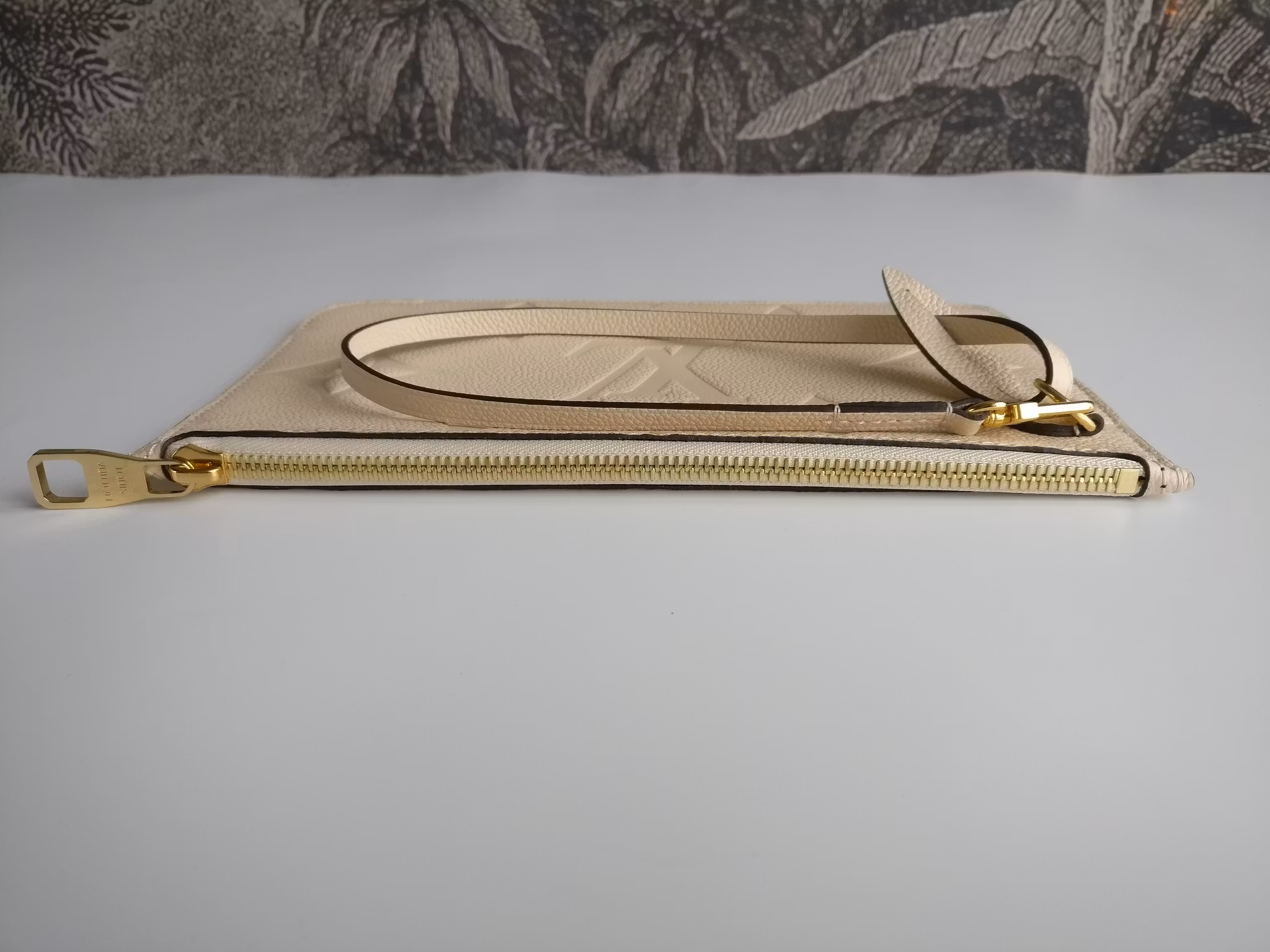 Louis Vuitton Neverfull empreinte clutch