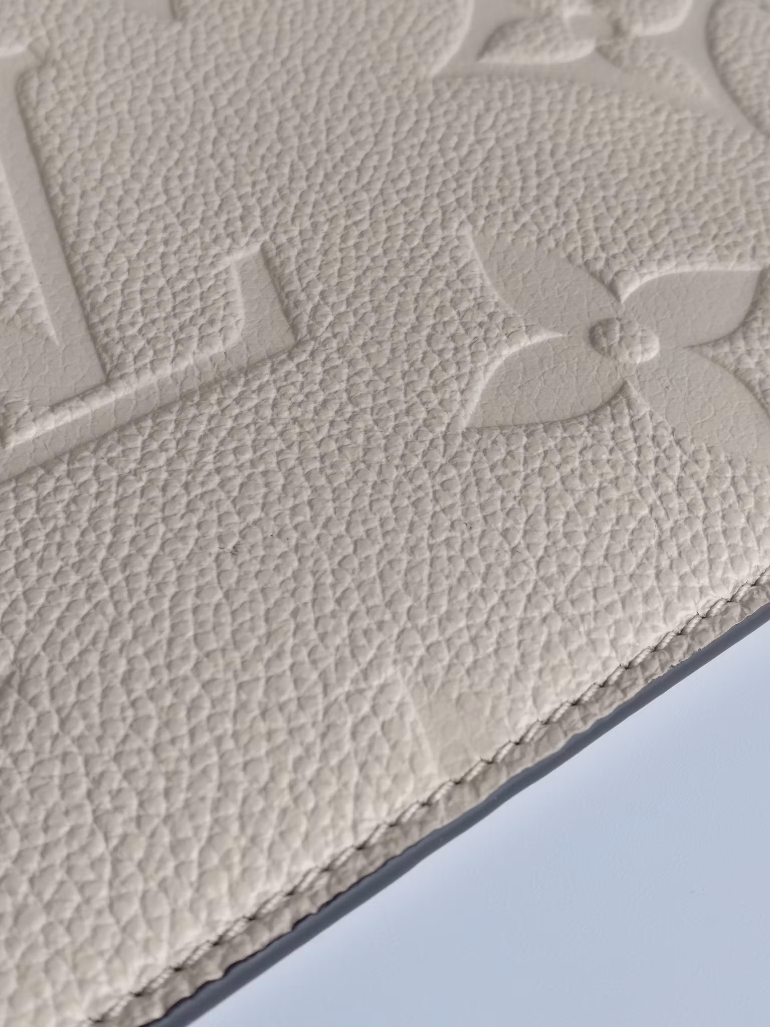 Louis Vuitton Neverfull empreinte clutch