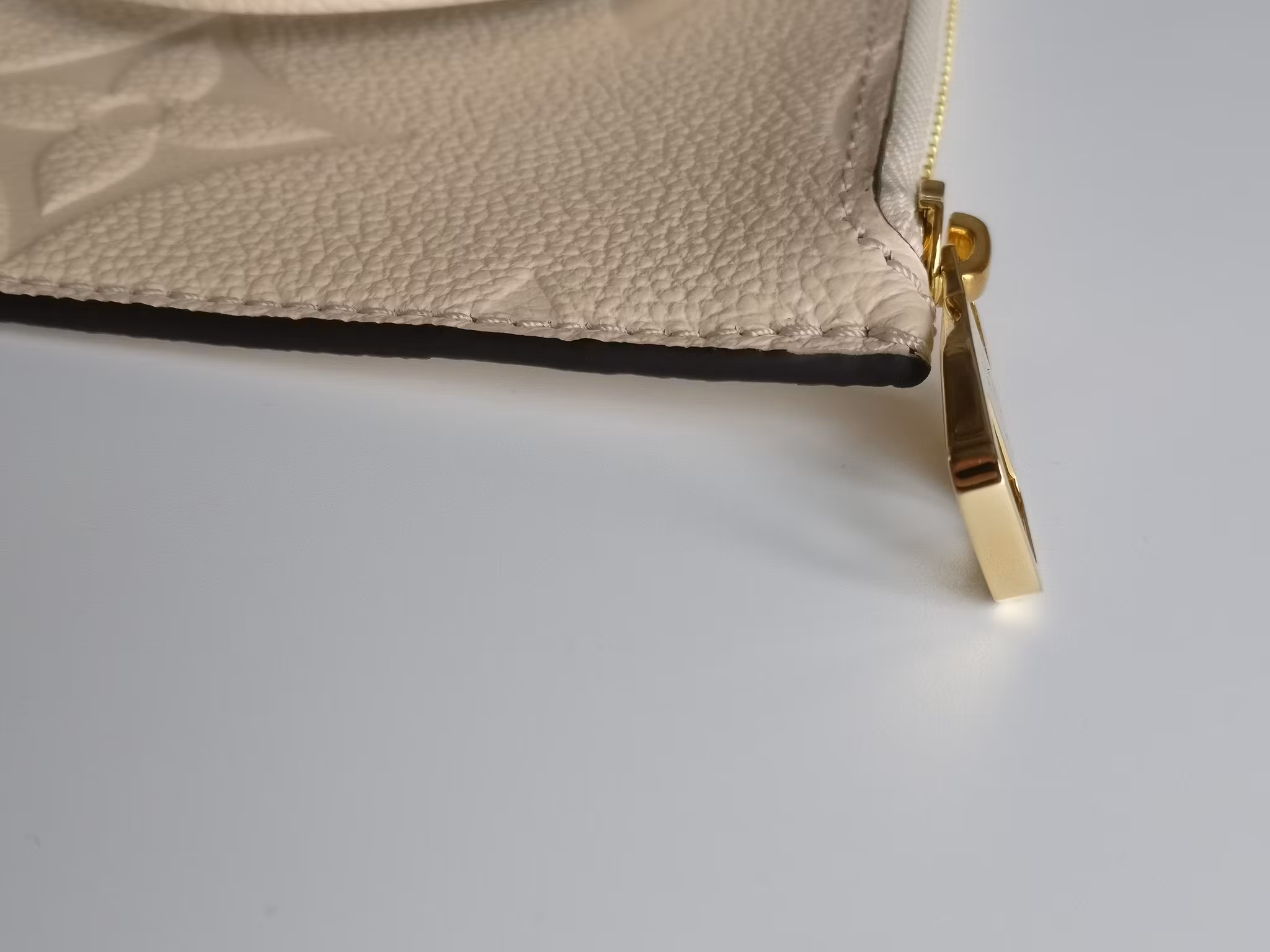 Louis Vuitton Neverfull empreinte clutch