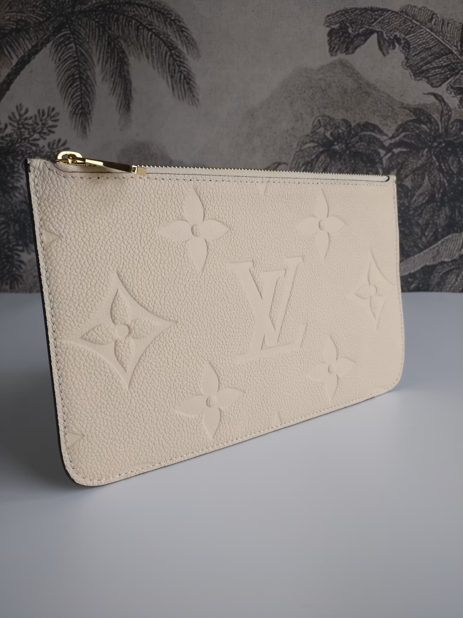 Louis Vuitton Neverfull empreinte clutch