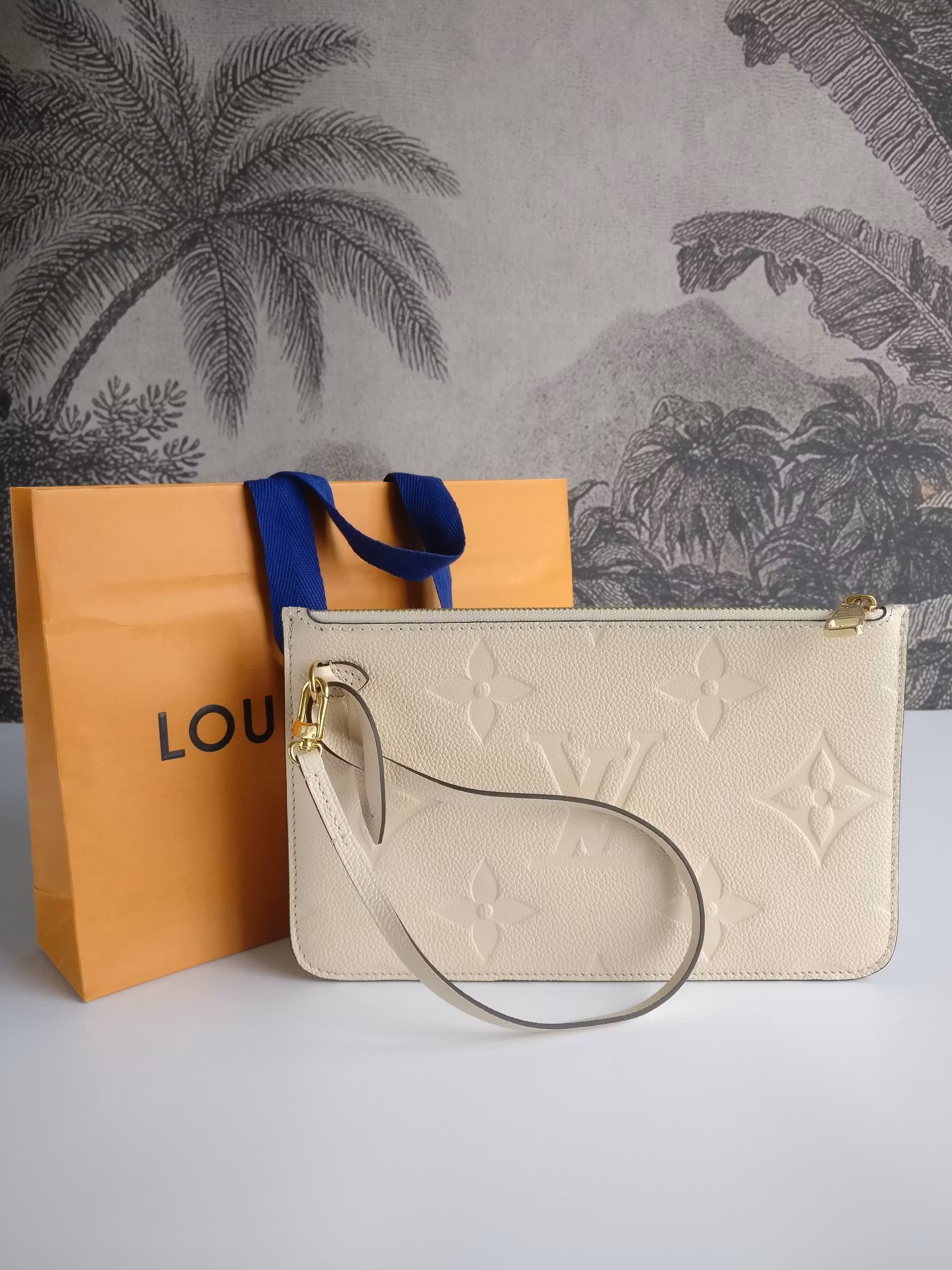 Louis Vuitton Neverfull empreinte clutch