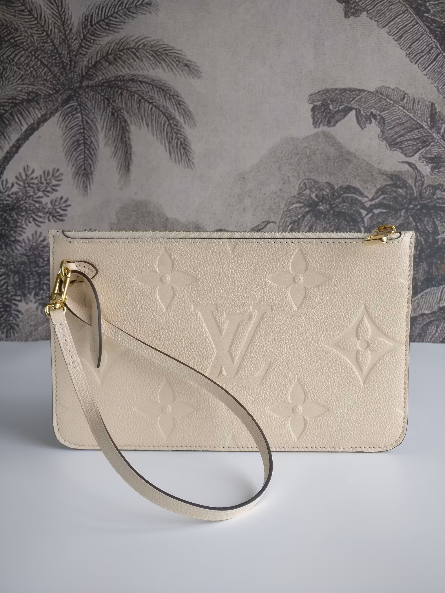 Louis Vuitton Neverfull empreinte clutch