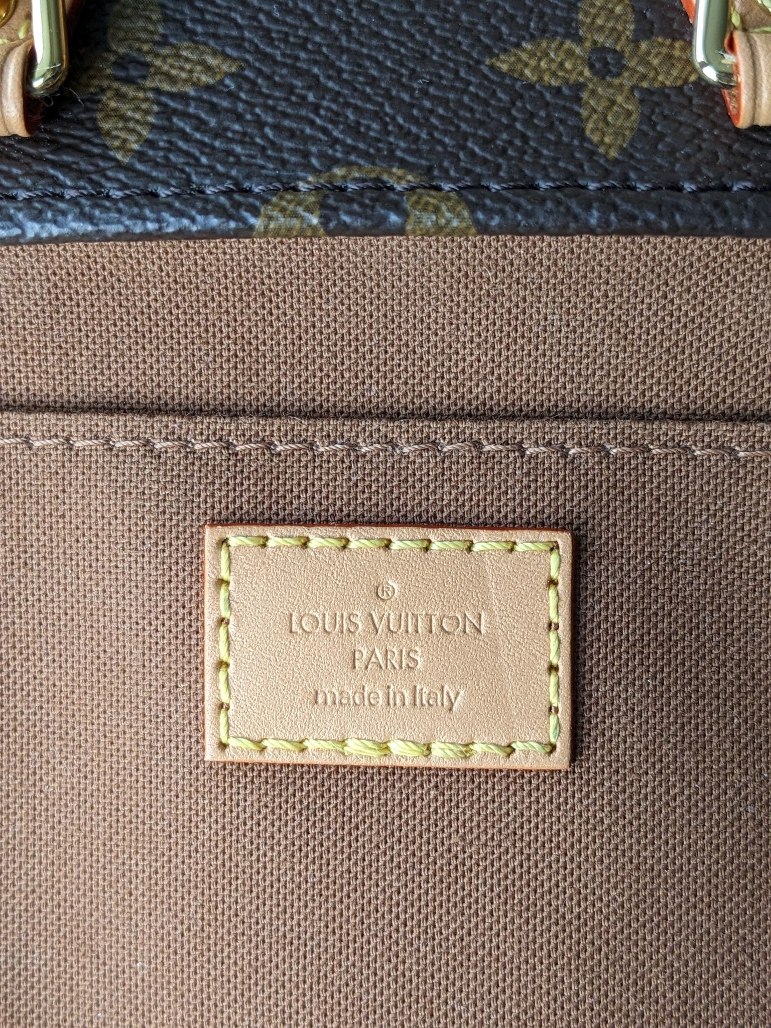 Louis Vuitton Petit Sac Plat