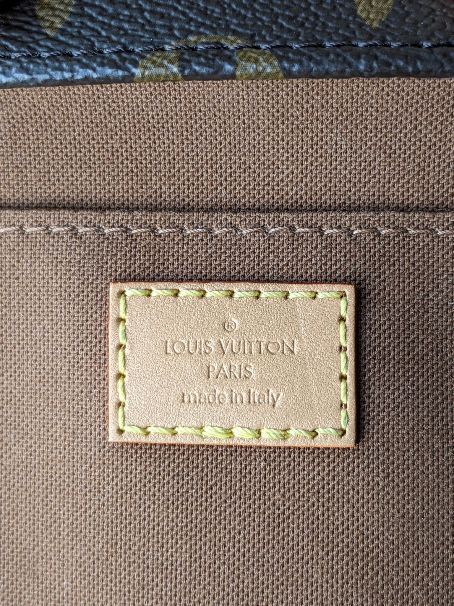 Louis Vuitton Petit Sac Plat
