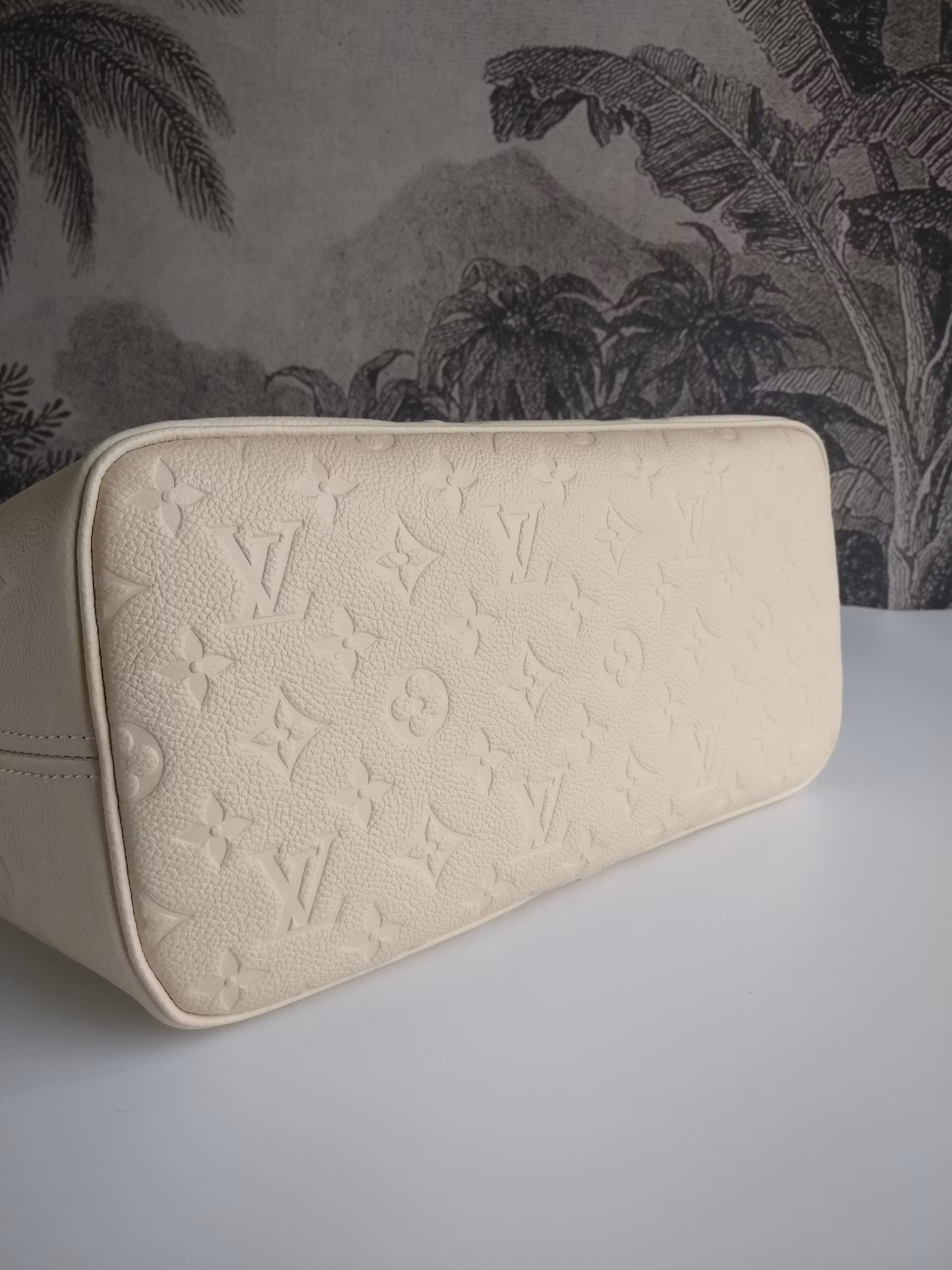 Louis Vuitton Neverfull MM empreinte crème