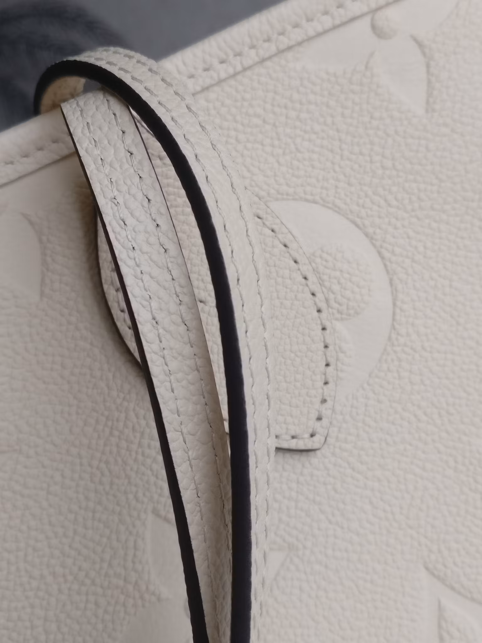 Louis Vuitton Neverfull MM empreinte crème