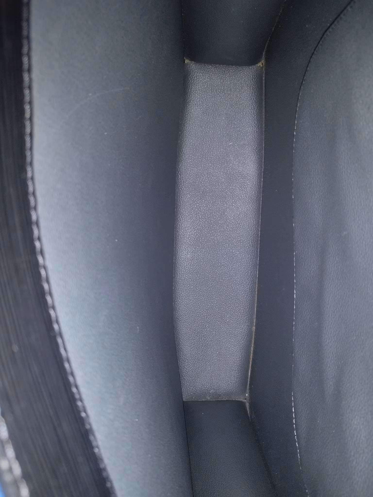 Louis Vuitton Sac Plat black epi