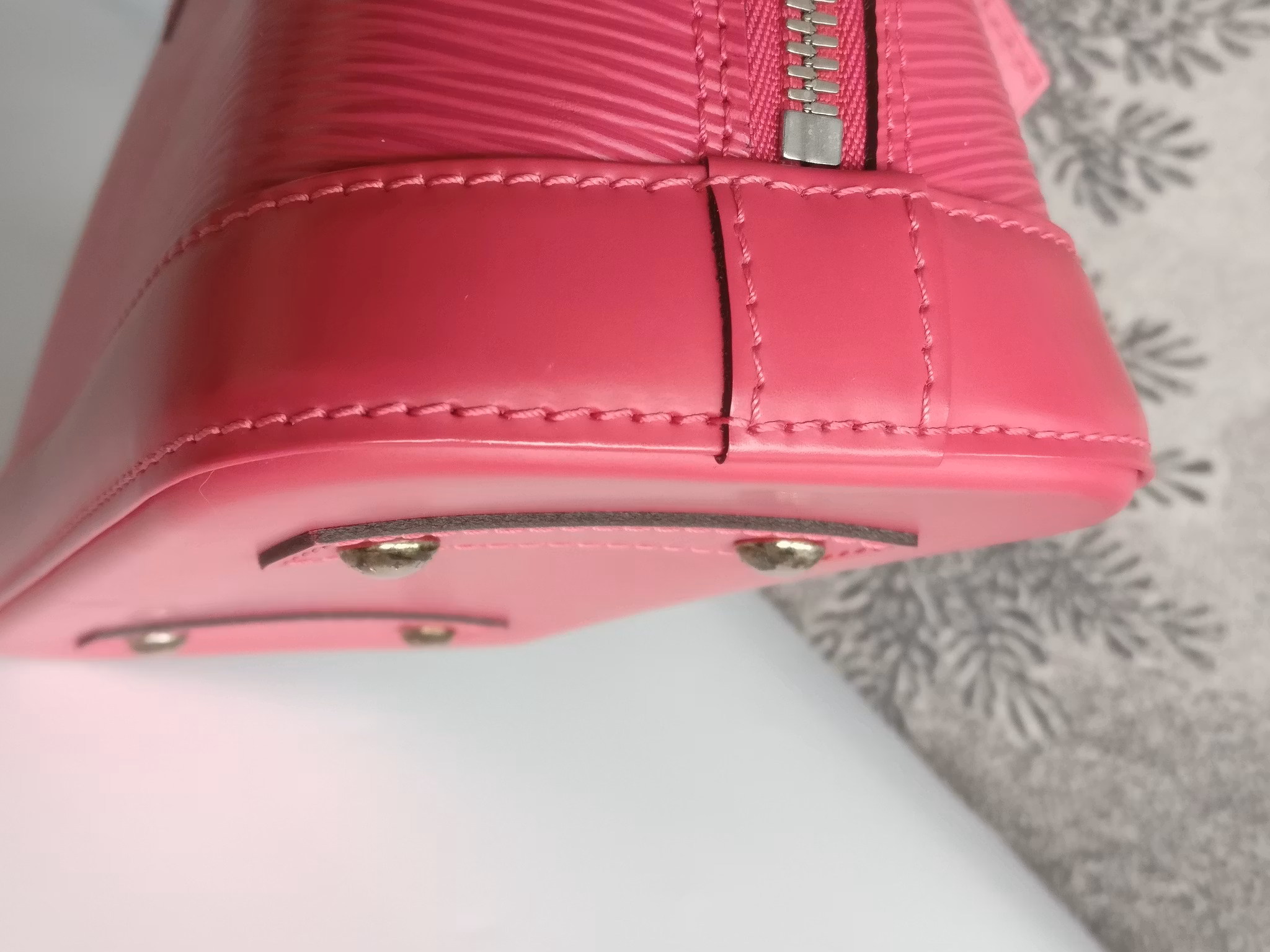 Louis Vuitton Alma BB epi