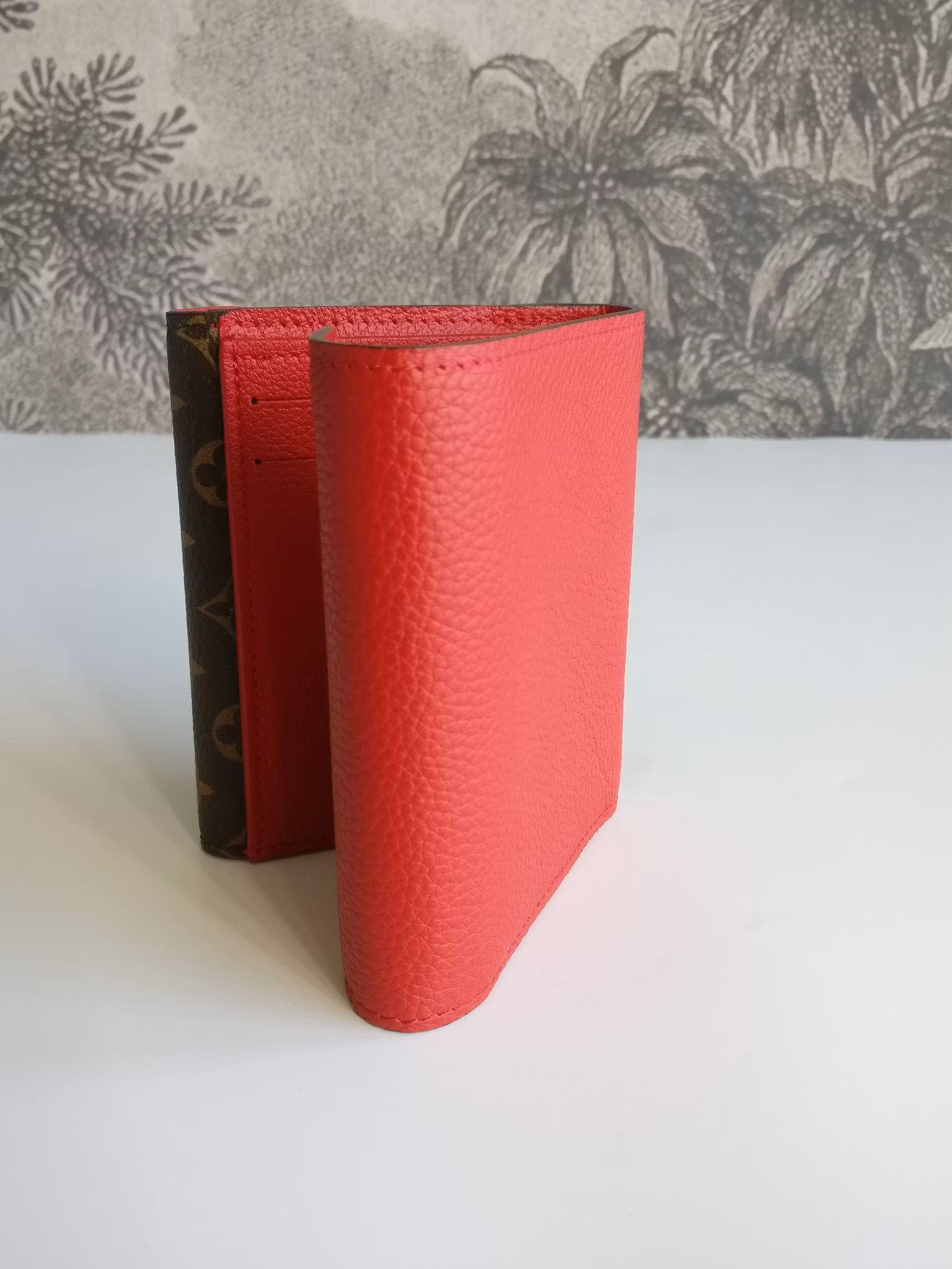 Louis Vuitton Double V compact wallet Rubion