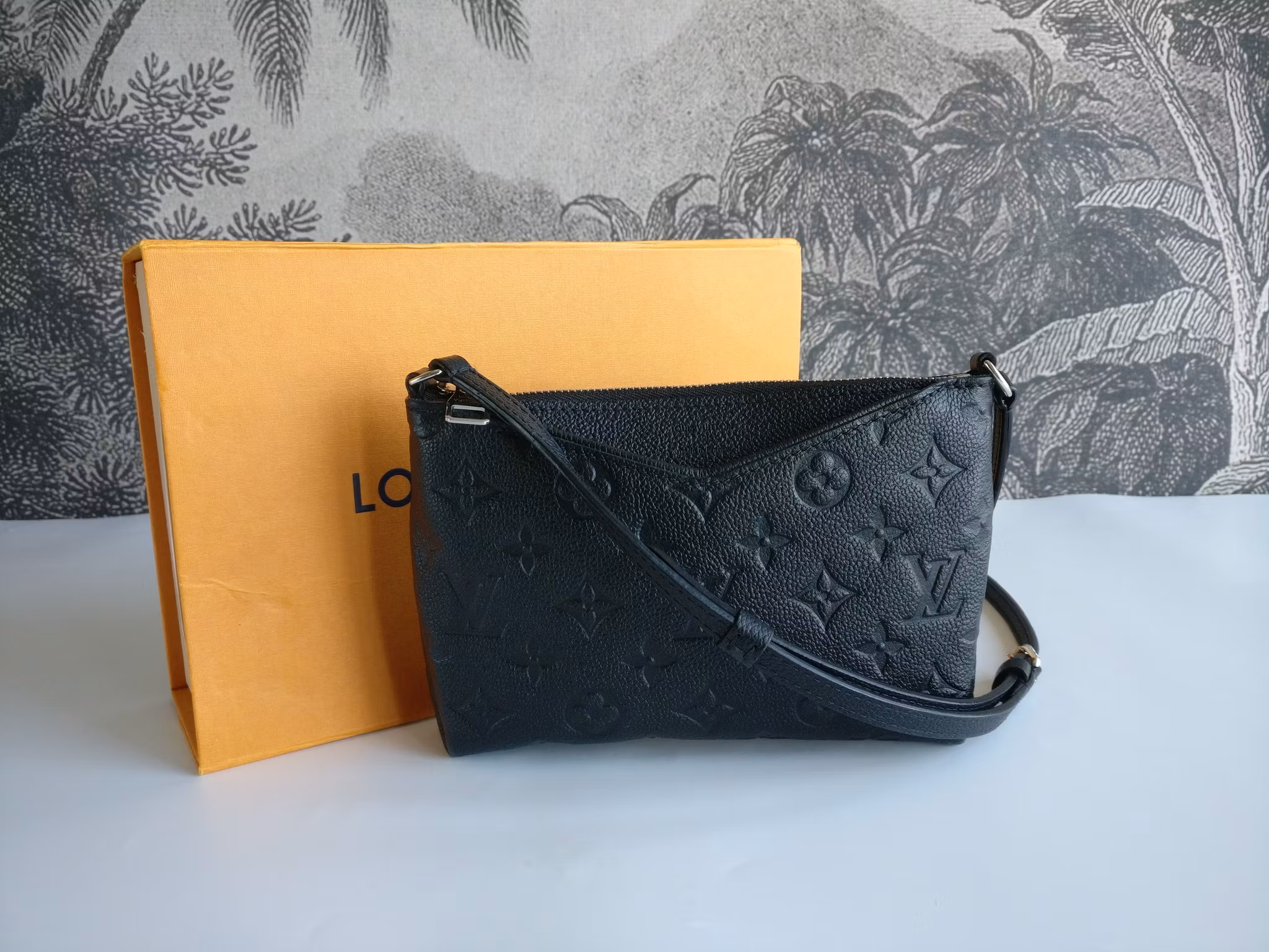 Louis Vuitton Pochette Pallas Uniformes