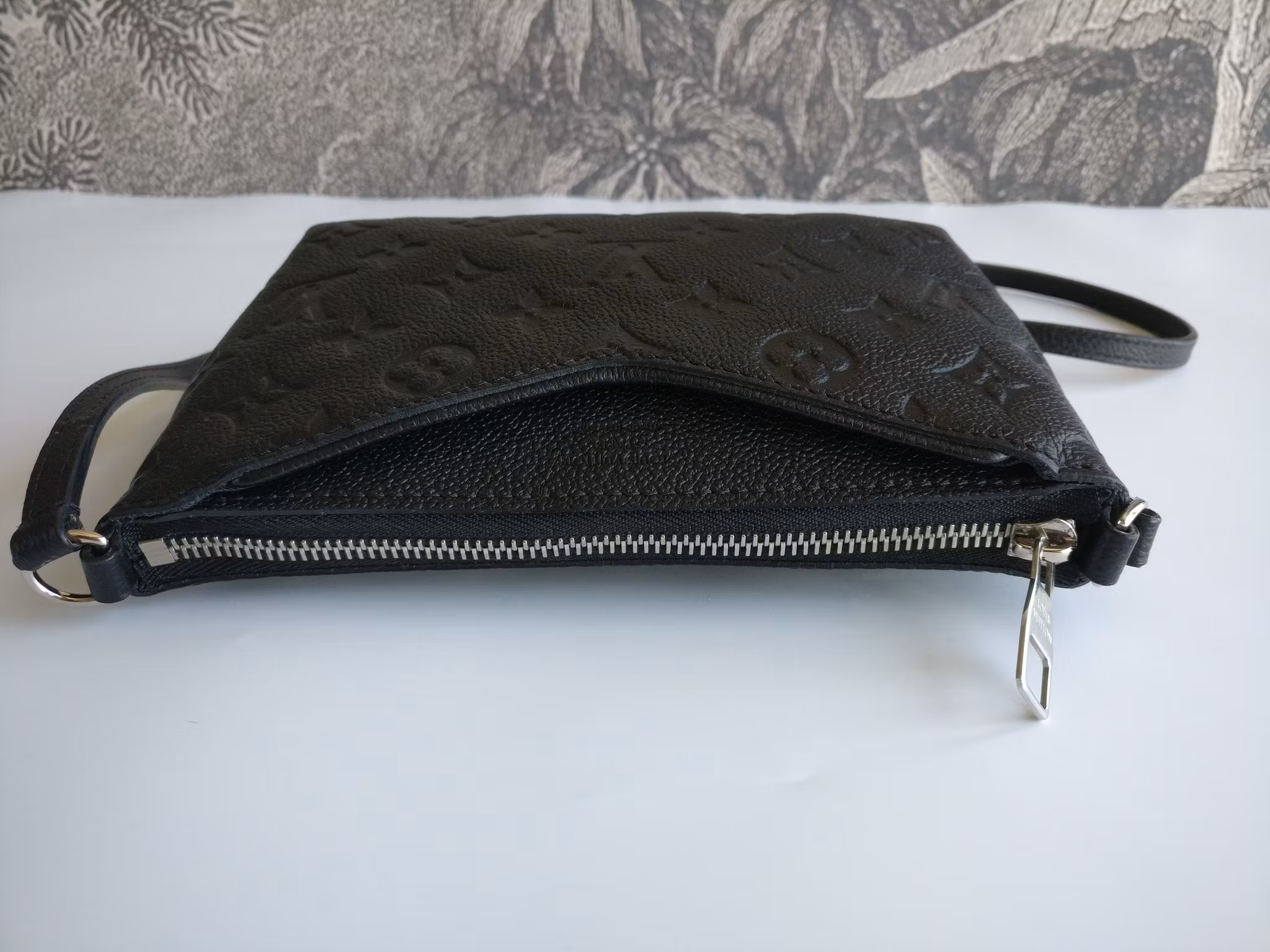 Louis Vuitton Pochette Pallas Uniformes