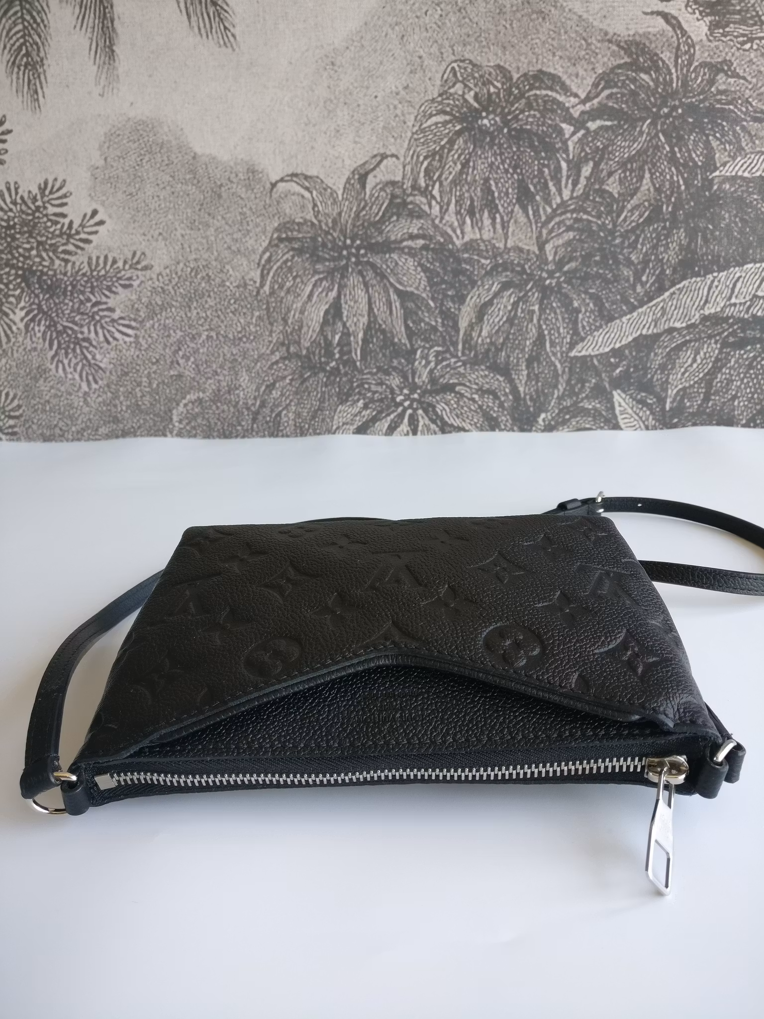 Louis Vuitton Pochette Pallas Uniformes