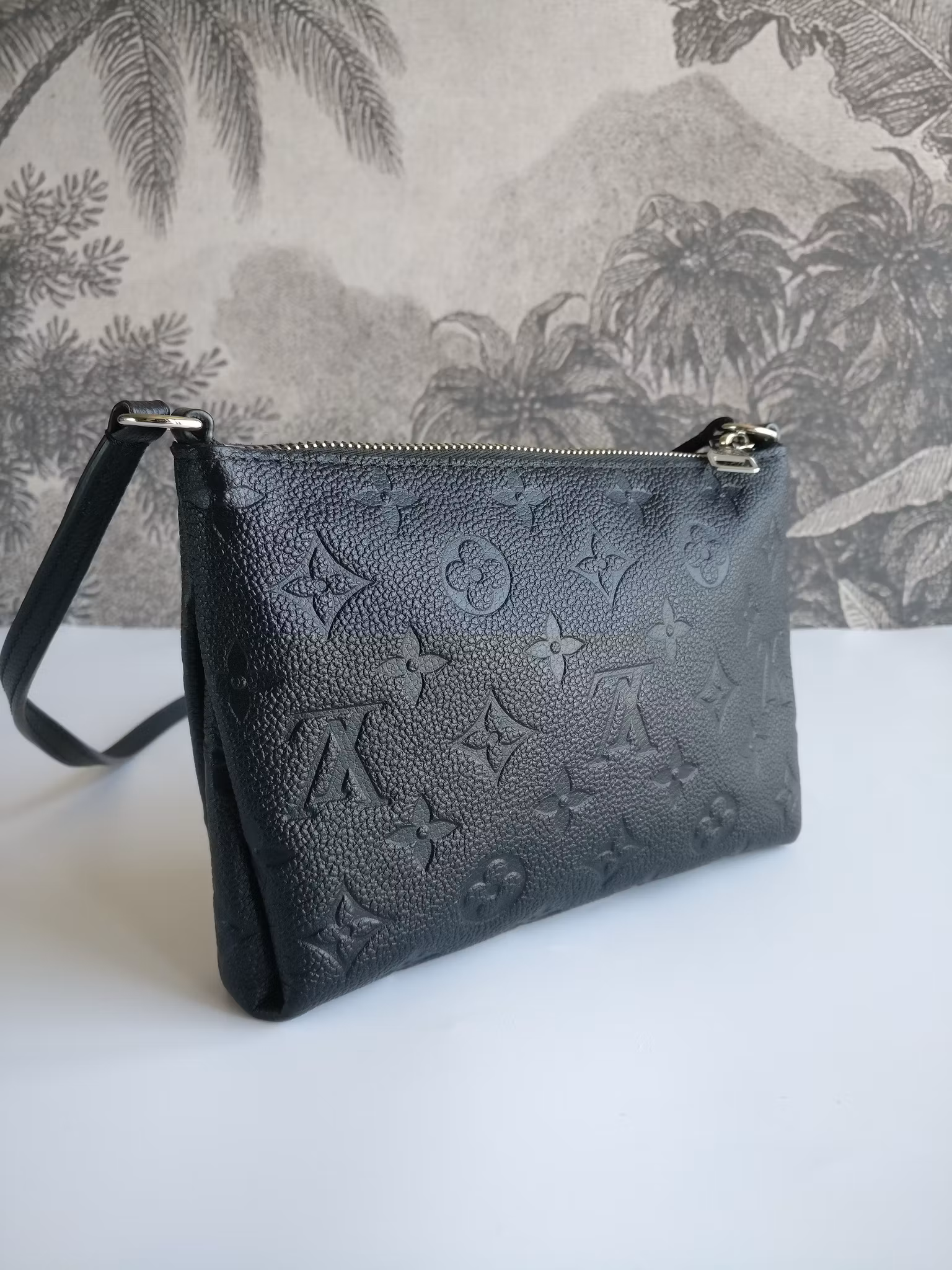 Louis Vuitton Pochette Pallas Uniformes